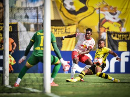 São Bernardo vira com de doblete ex-América e vence o Bragantino pelo Paulista