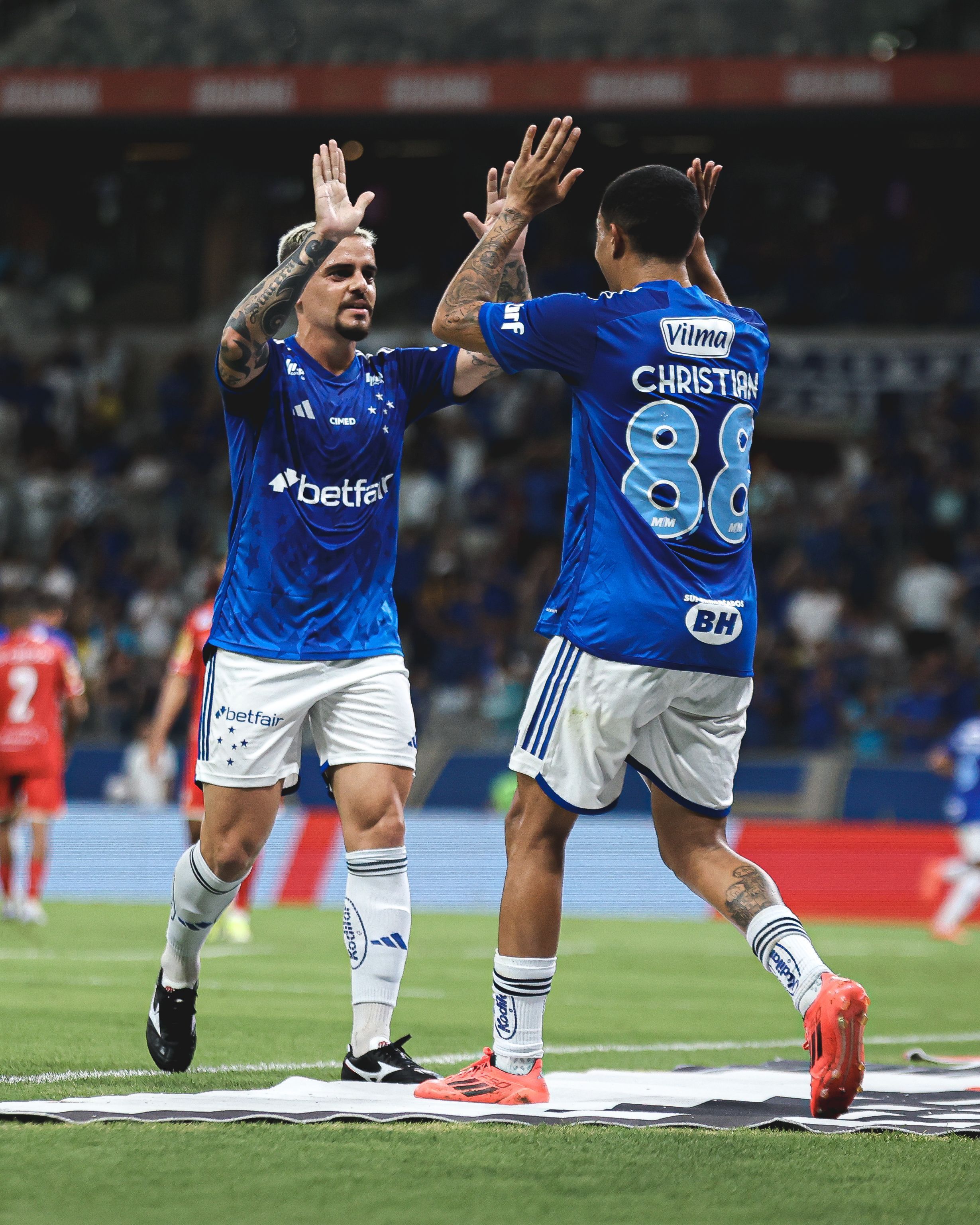 Fagner comemora estreia oficial no Mineirão e valoriza postura do Cruzeiro