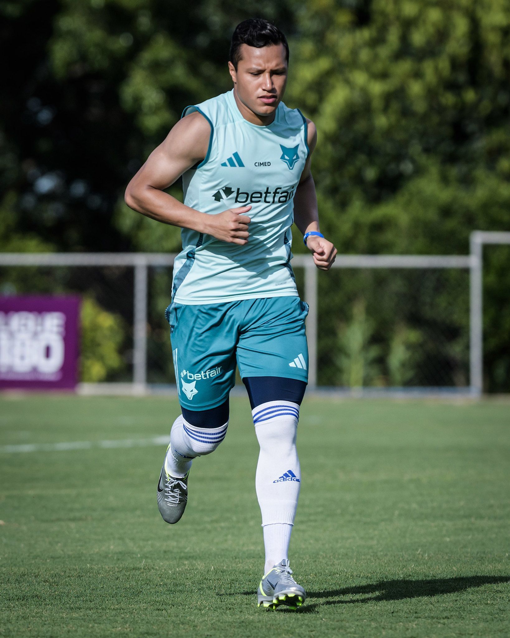 Marlon exalta elenco do Cruzeiro e rasga elogios a Gabigol: 'DNA de vencedor'