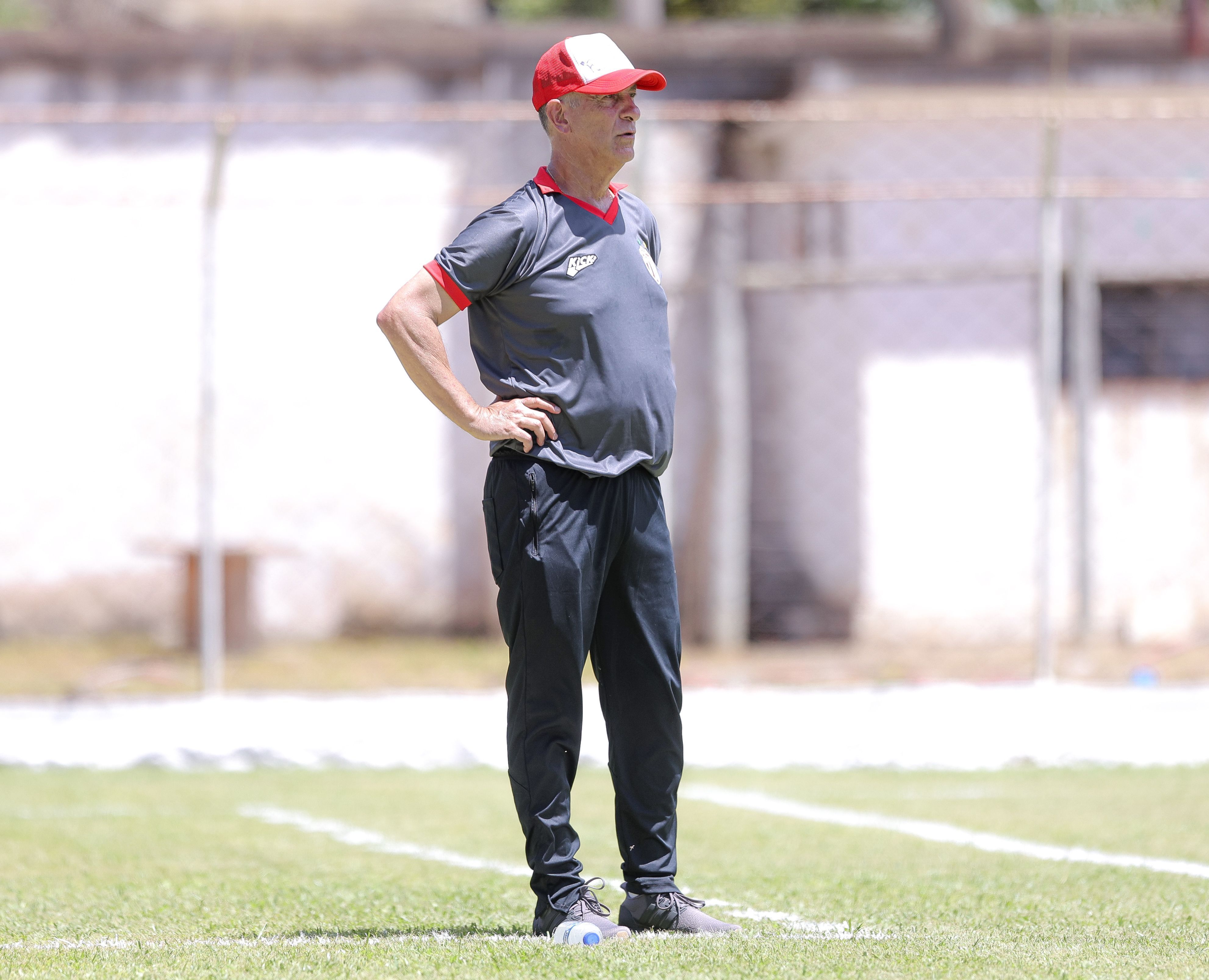 Clube mineiro demite técnico após goleada e define data para anunciar sucessor
