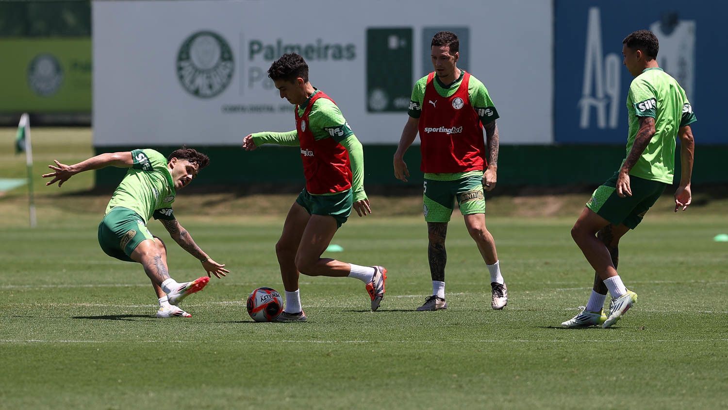 Escalação do Palmeiras: Abel prepara retorno do time titular contra o Santos