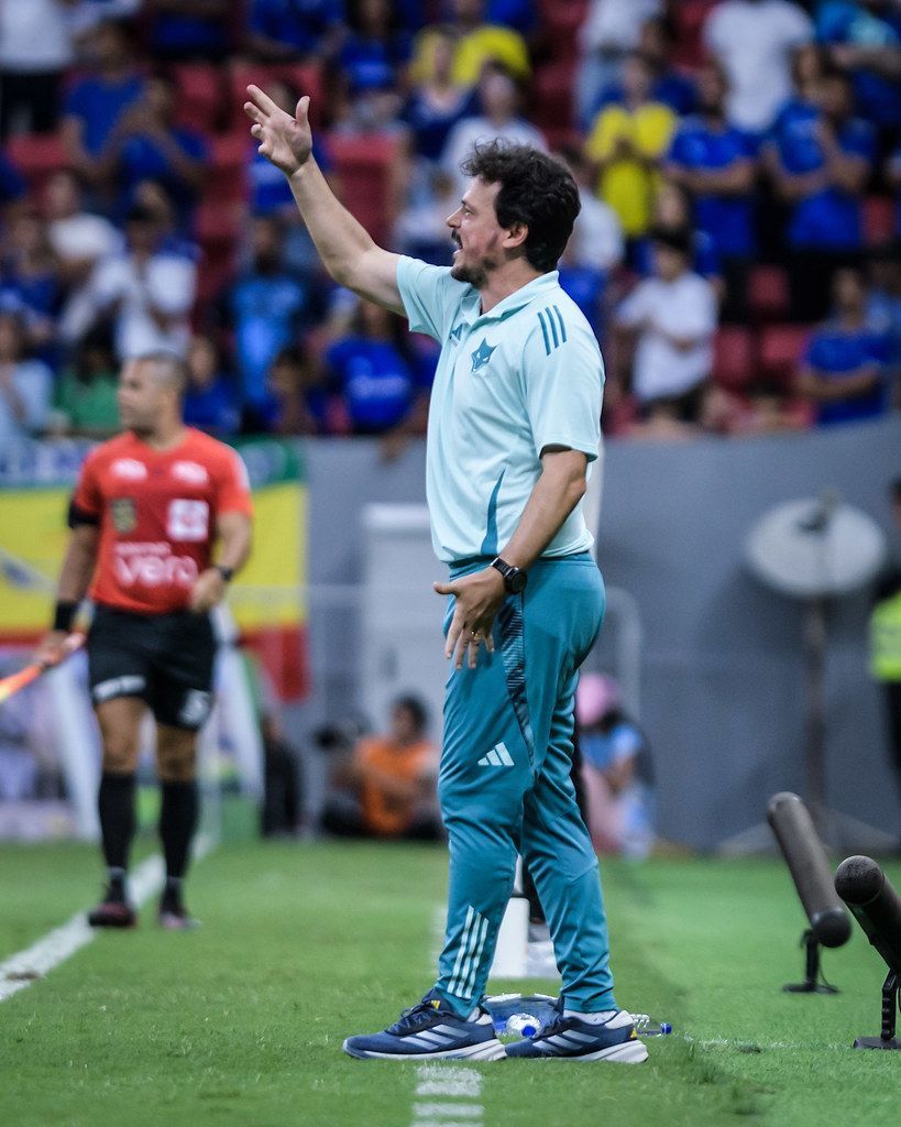 Veja números e aproveitamento de Fernando Diniz, demitido do Cruzeiro