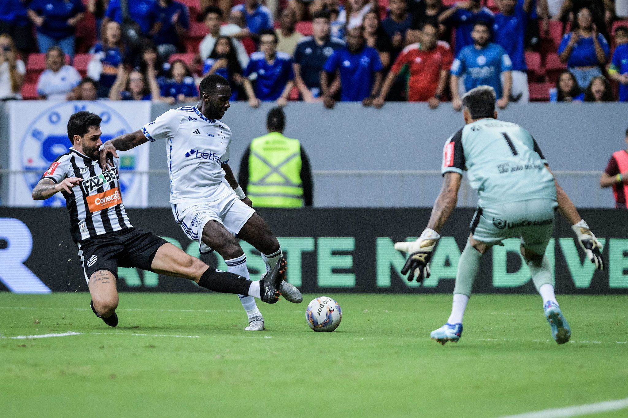 Cruzeiro não acertou nenhuma finalização a gol em derrota para Athletic; veja números