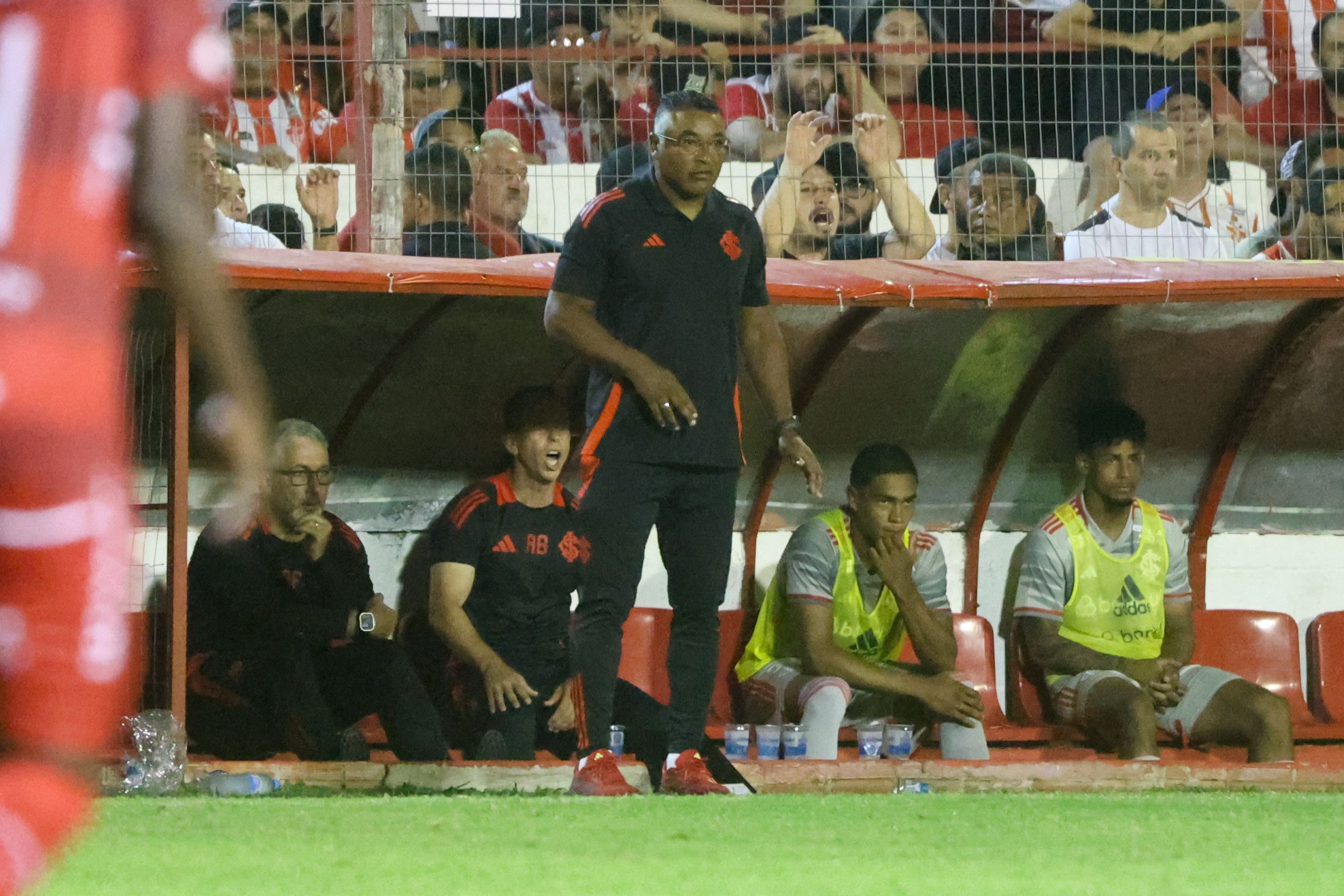 Inter repete mesmos erros, e Roger faz análise após empate no Gauchão