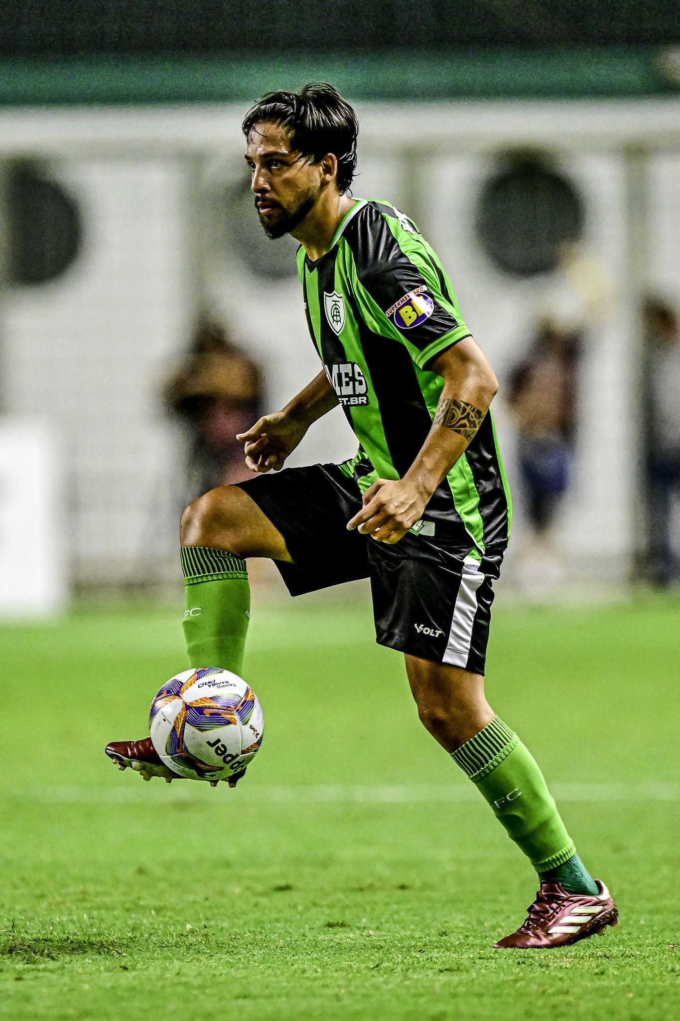 Benítez sente dores na coxa e é substituído em jogo América no Mineiro