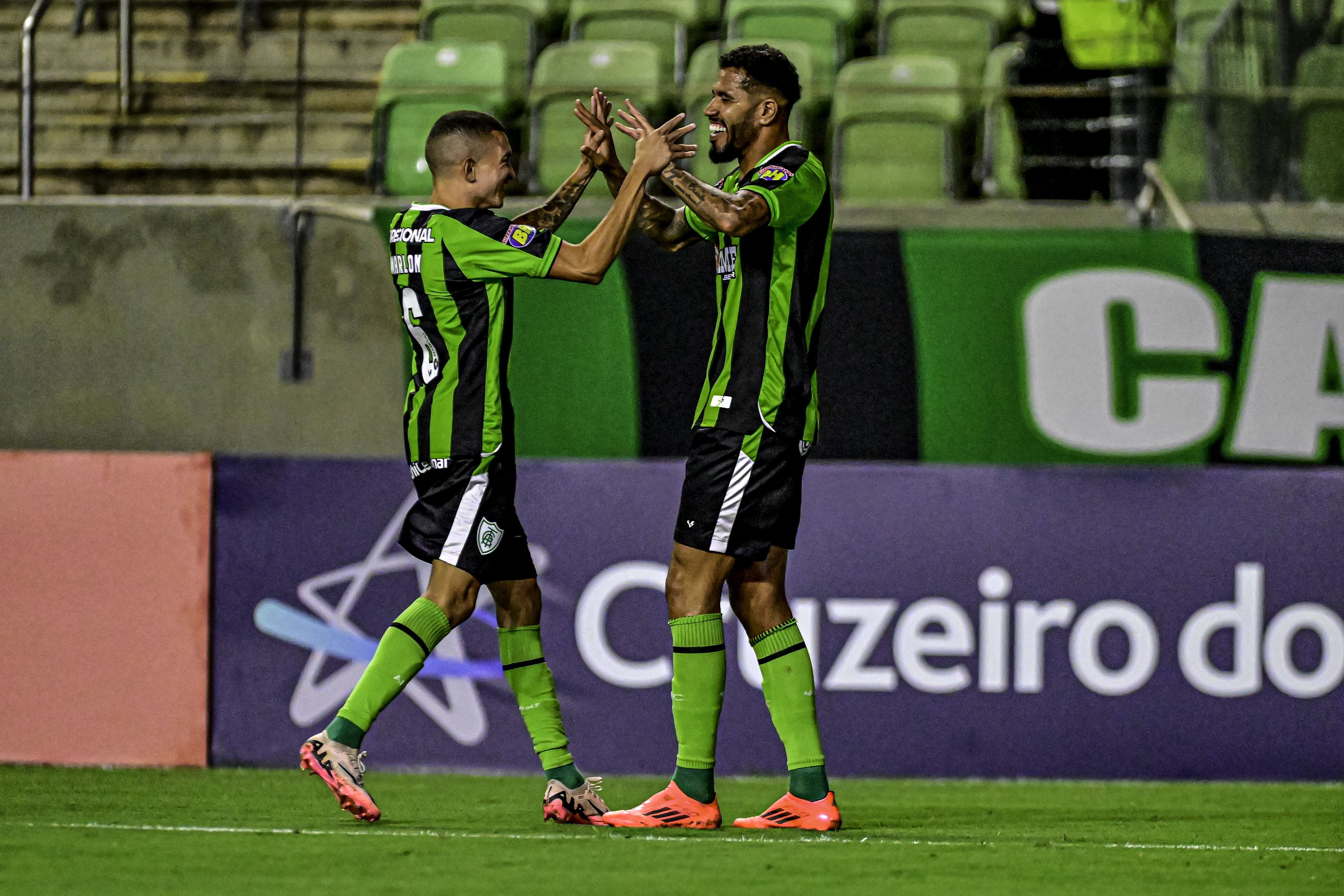 América goleia Pouso Alegre por 7 a 0 e vence a primeira no Campeonato Mineiro