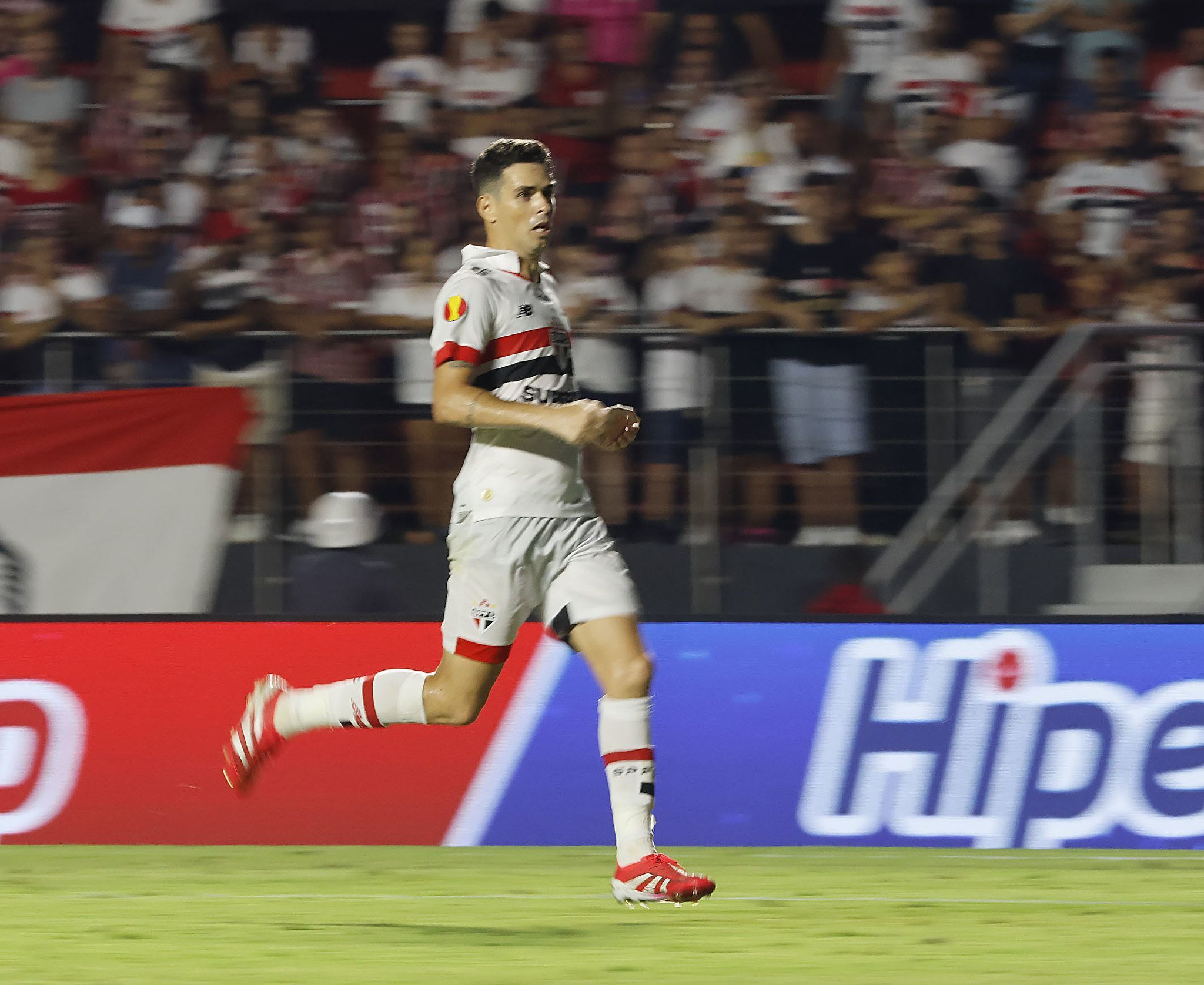 Oscar diz se tem preferência por posição e projeta São Paulo x Corinthians