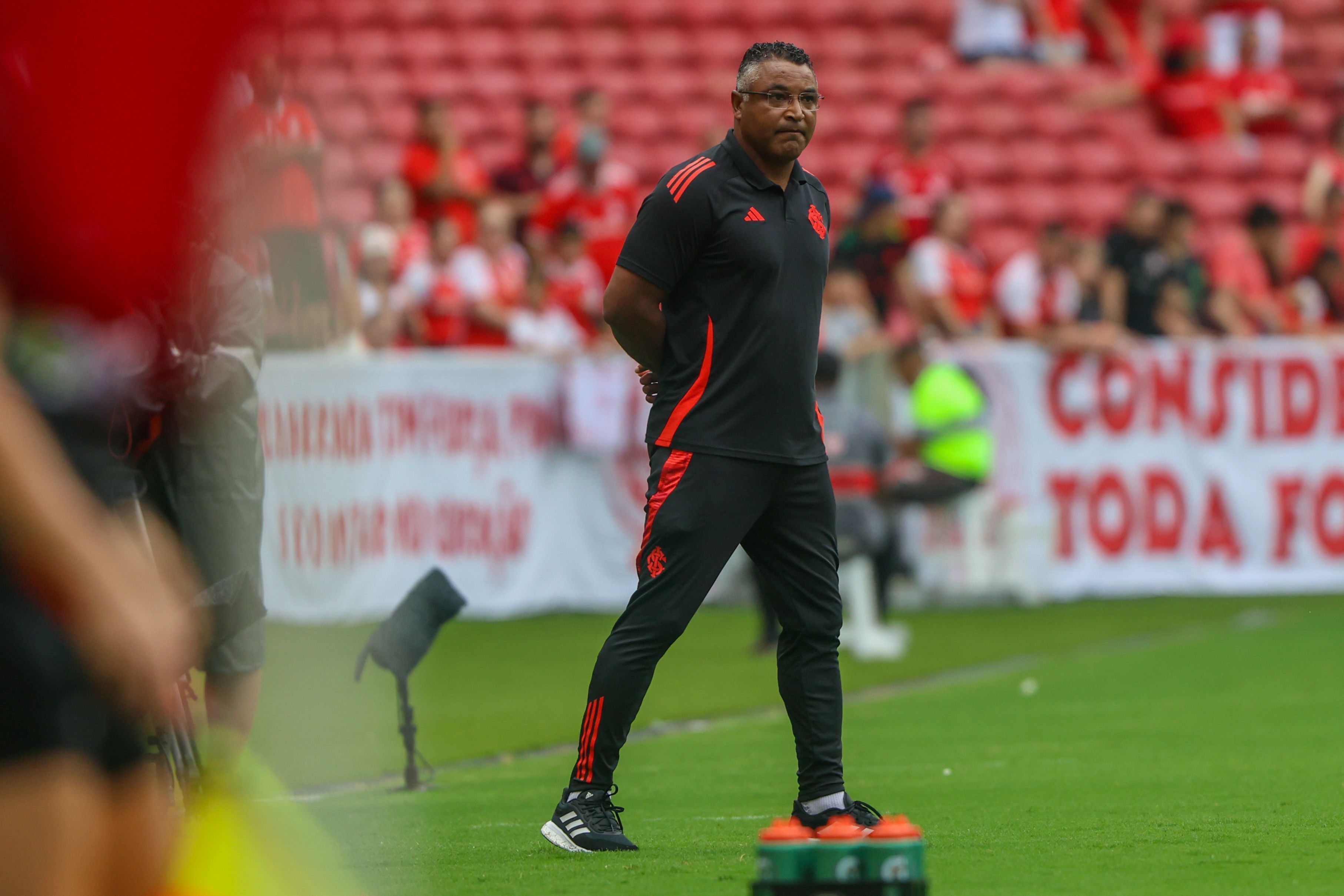 Roger destaca evolução física do Inter e comenta fórmula do Gauchão