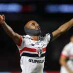 Lucas atinge marcas expressivas pelo São Paulo e elege gols preferidos