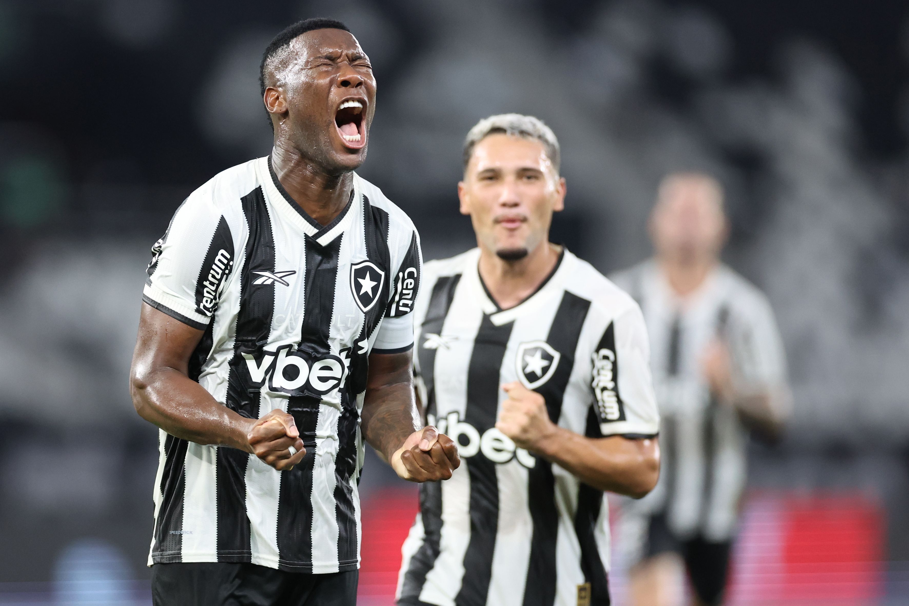 Botafogo vence o Bangu e fica mais próximo do bloco de cima do Carioca