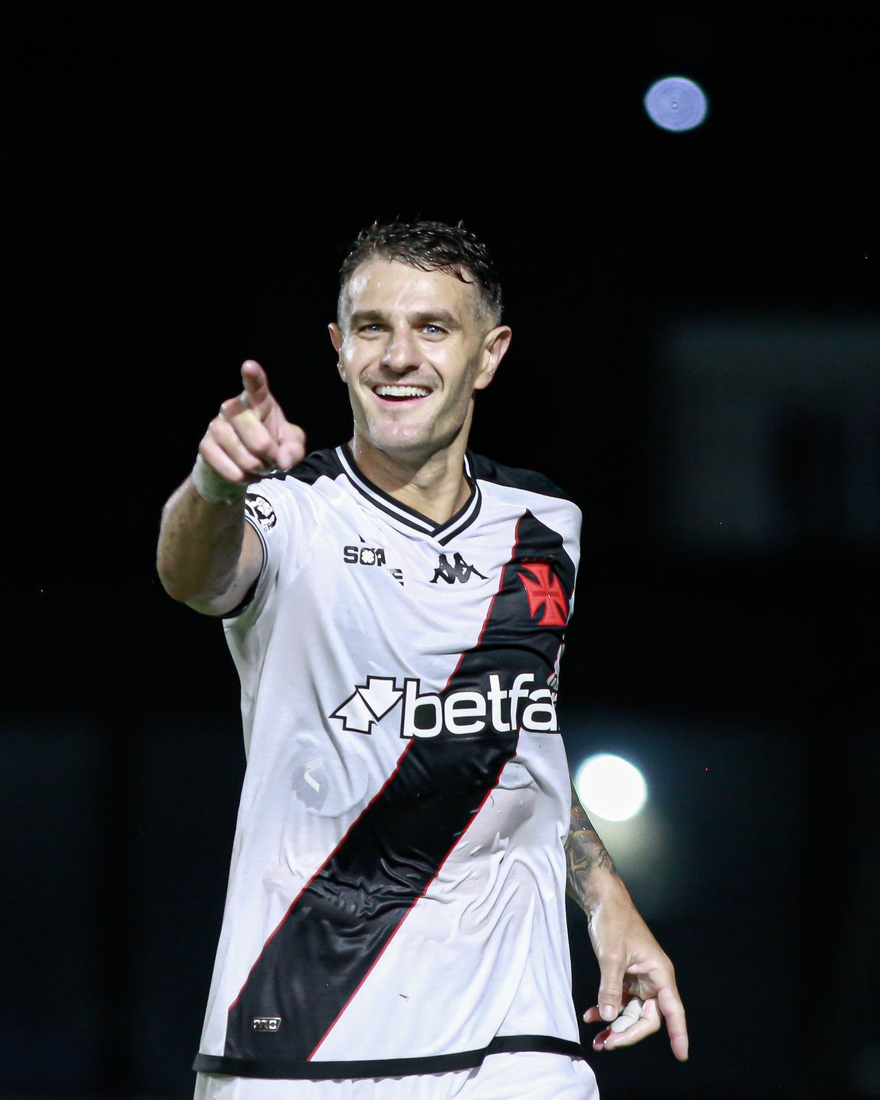 Rádio argentina coloca Vegetti, do Vasco, como candidato à presidência de clube local