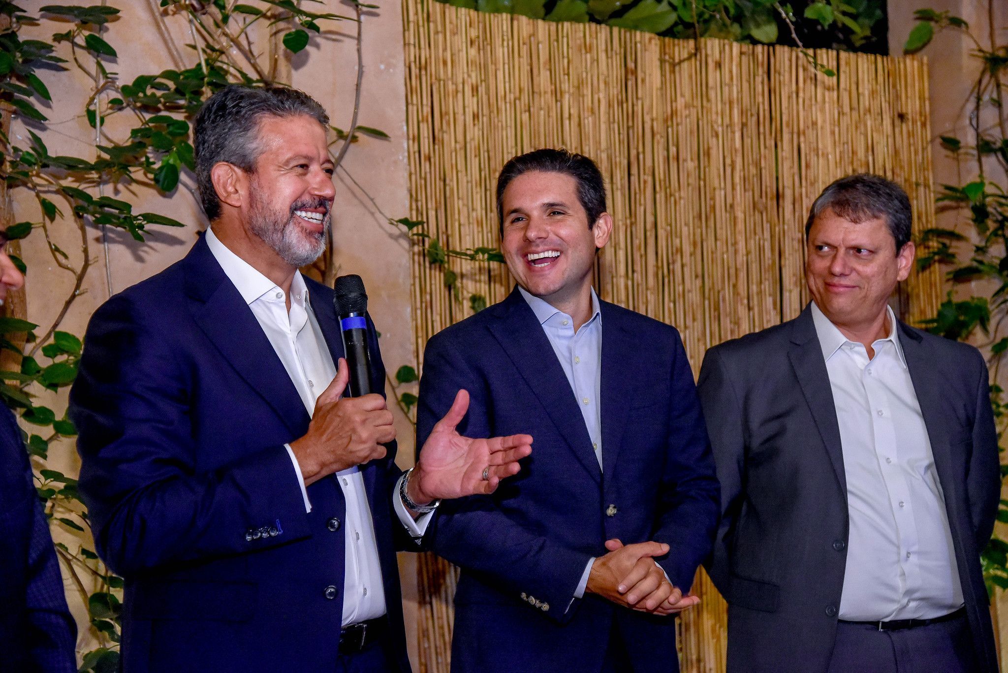 Jantar em São Paulo amplia favoritismo de Hugo Motta para presidência da Câmara