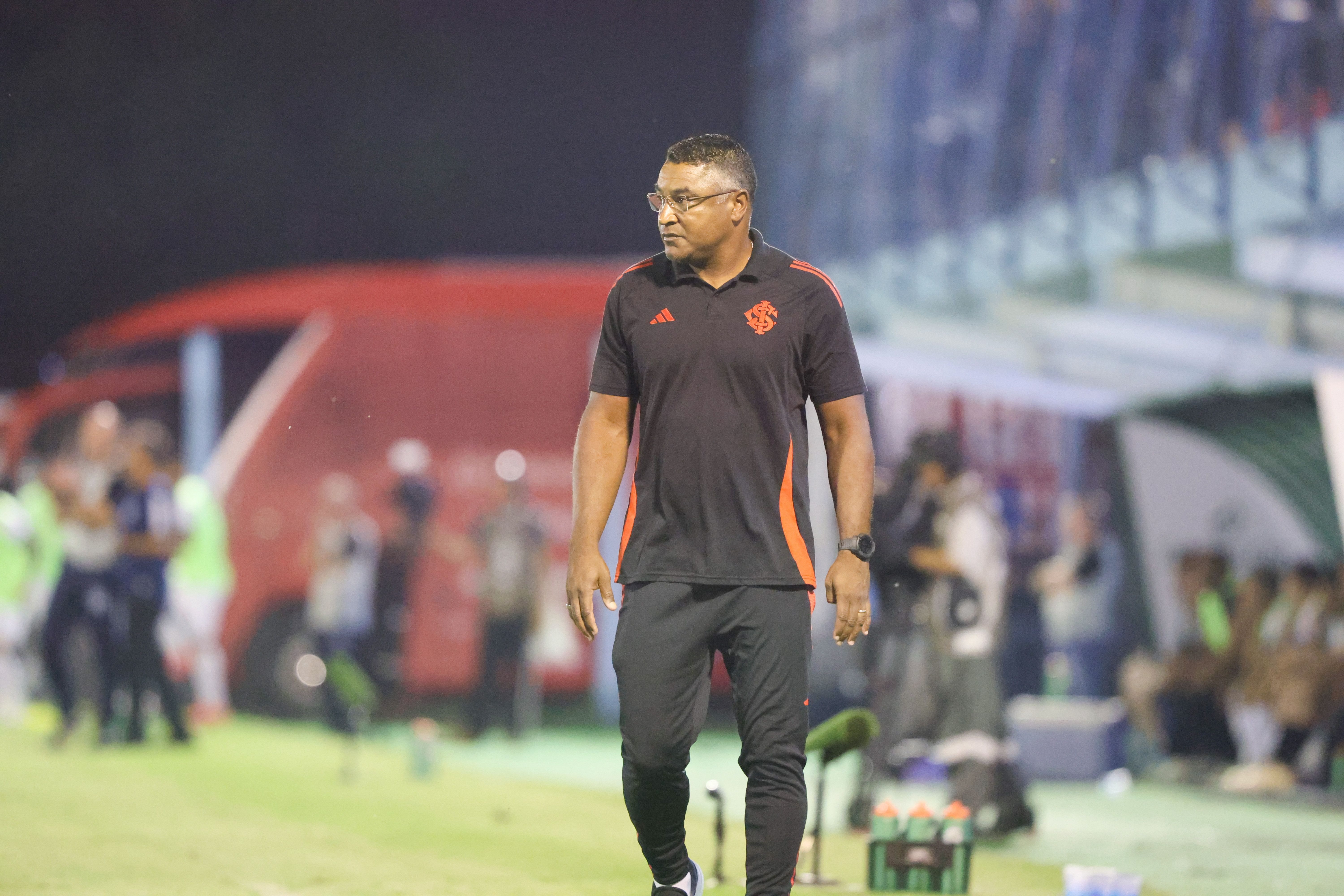 Roger admite erros do Inter, mas valoriza esforços da vitória sobre o São José