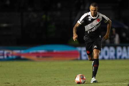 O volante Souza não faz parte do elenco profissional do Vasco
