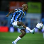 Aos 16 anos, joia da base, Gabriel Mec celebra estreia pelo Grêmio