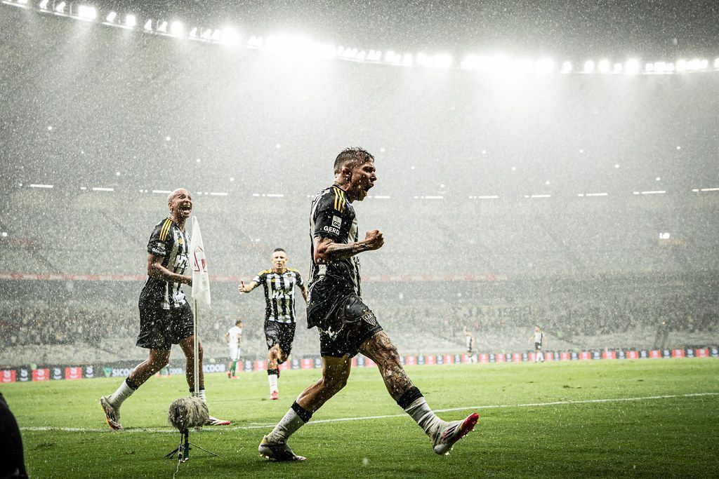 Bernard reage ao fim de jejum pelo Atlético e cita pressão da torcida