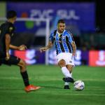 Cuéllar estreia pelo Grêmio e elogia trabalho do grupo no Gauchão