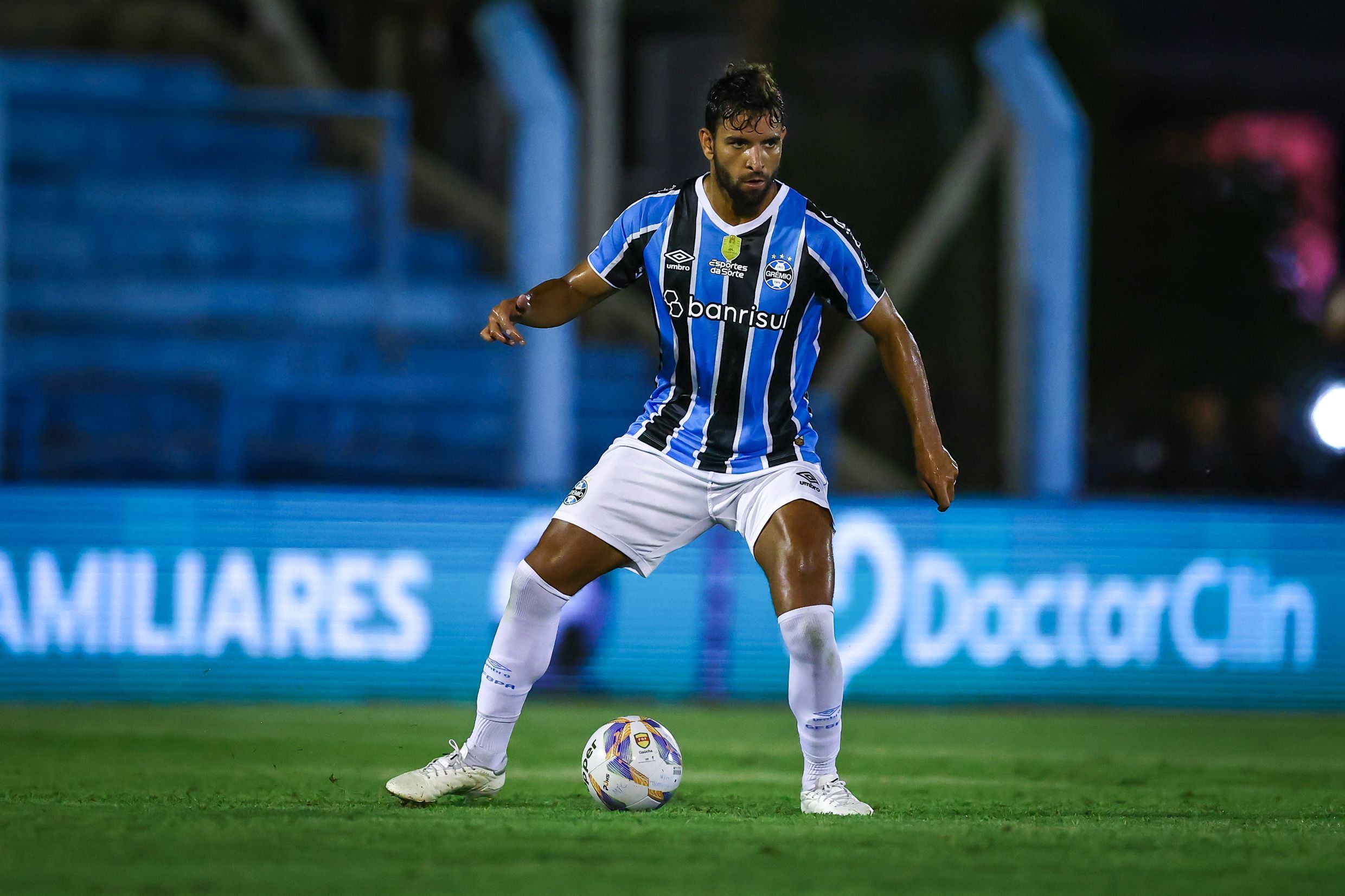 Vitória anuncia contratação de Pepê, 16º reforço para a temporada 2025