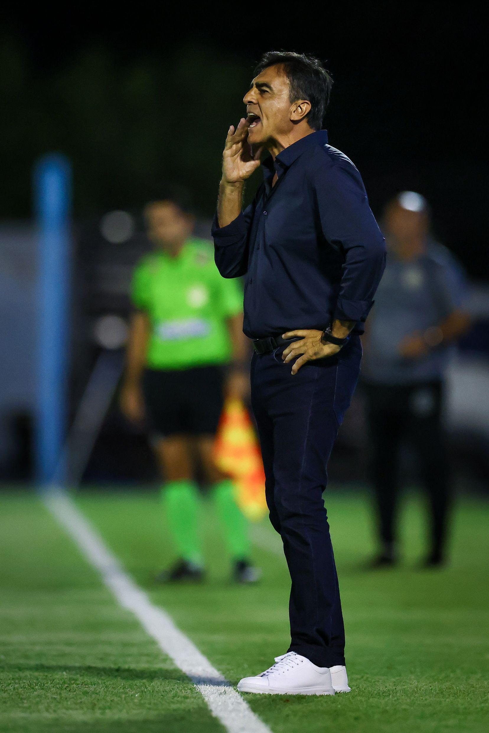 Quinteros comemora vitória do Grêmio e fala sobre futuro de Gabriel Mec
