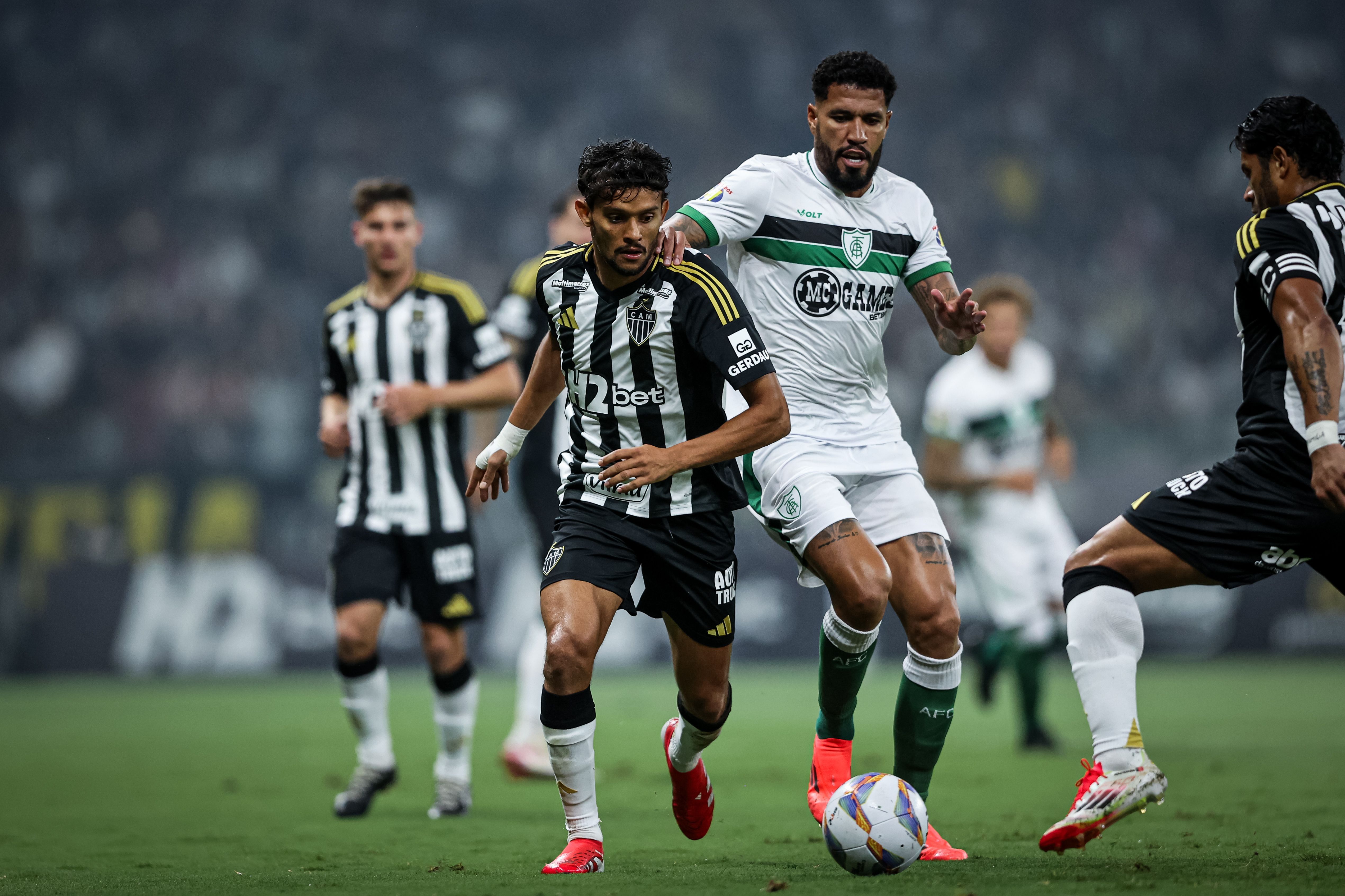 Scarpa rasga elogios a trio do América e manda recado sobre decisão