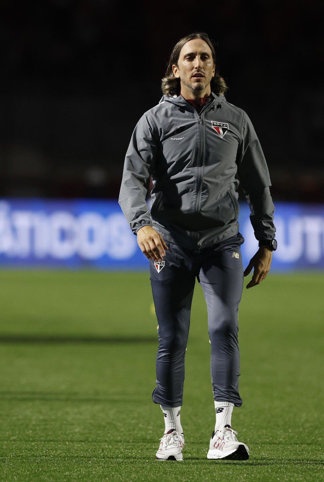 Zubeldía explica saída de joias e chegada de Cédric ao São Paulo