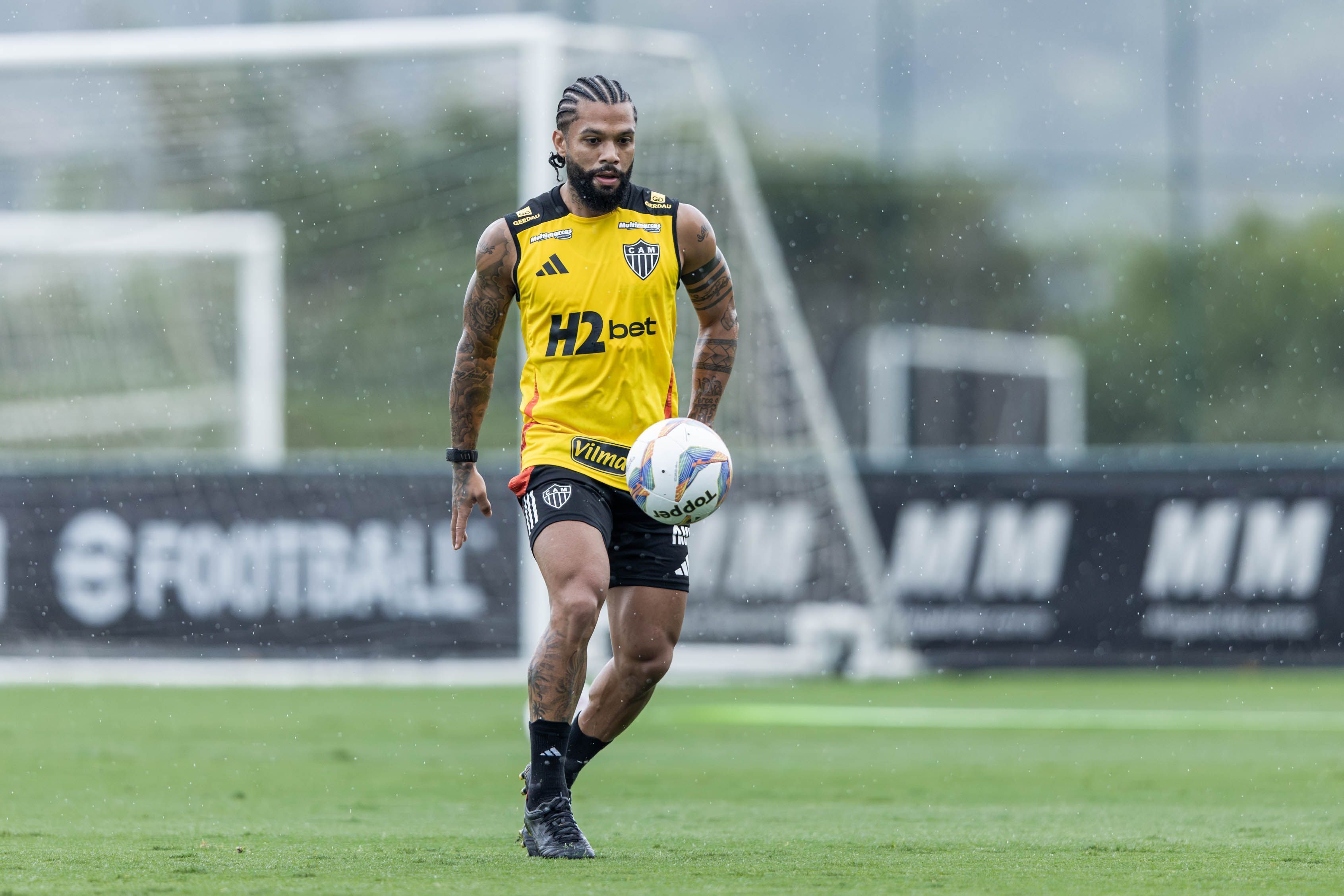 Otávio sobe o tom sobre possível saída do Atlético e fala de interesse do Fluminense