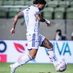 Gabigol faz agradecimento especial a jogador do Cruzeiro após hat-trick; entenda