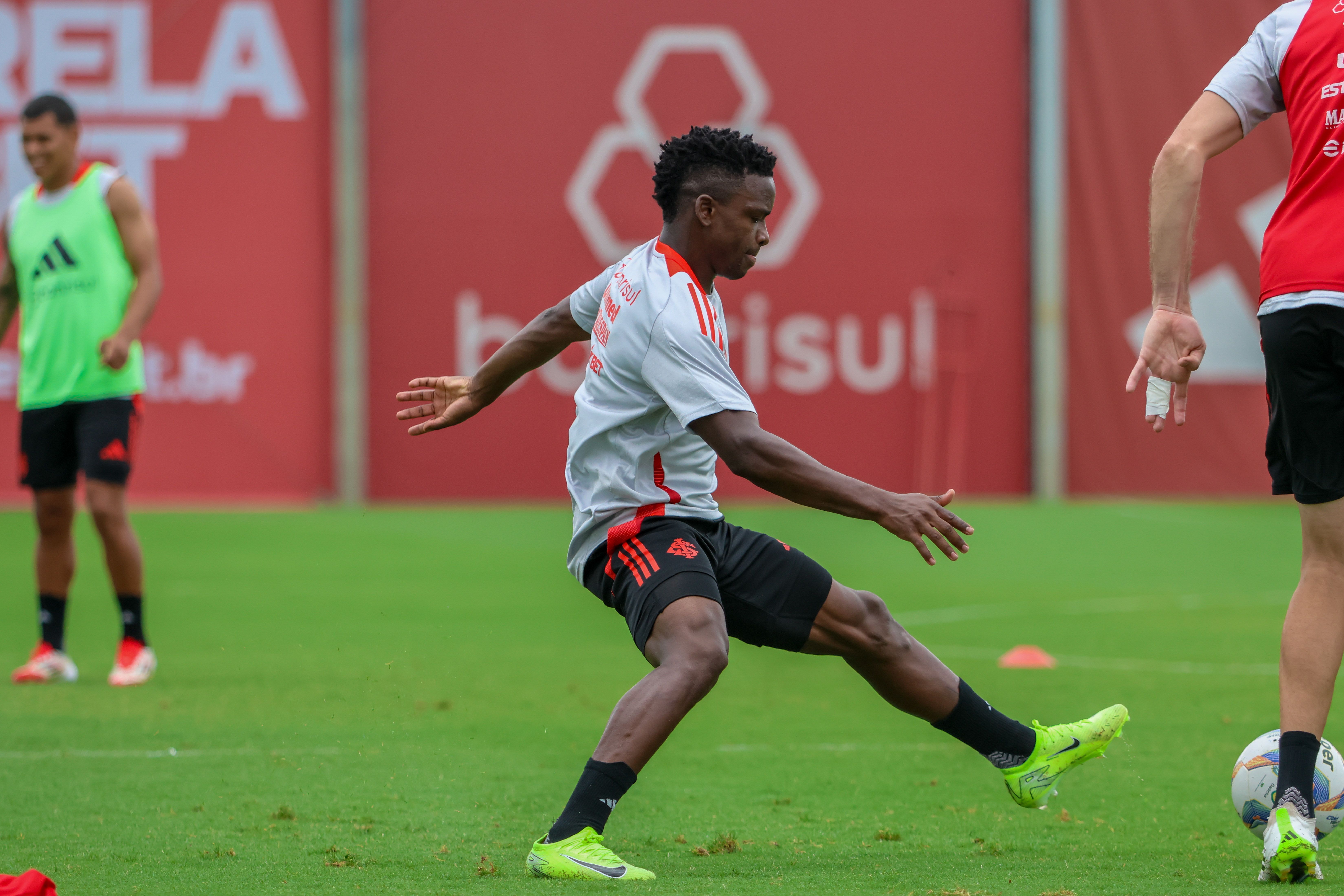 Escalação do Inter: Roger deve preservar titulares para enfrentar o Brasil-PEL