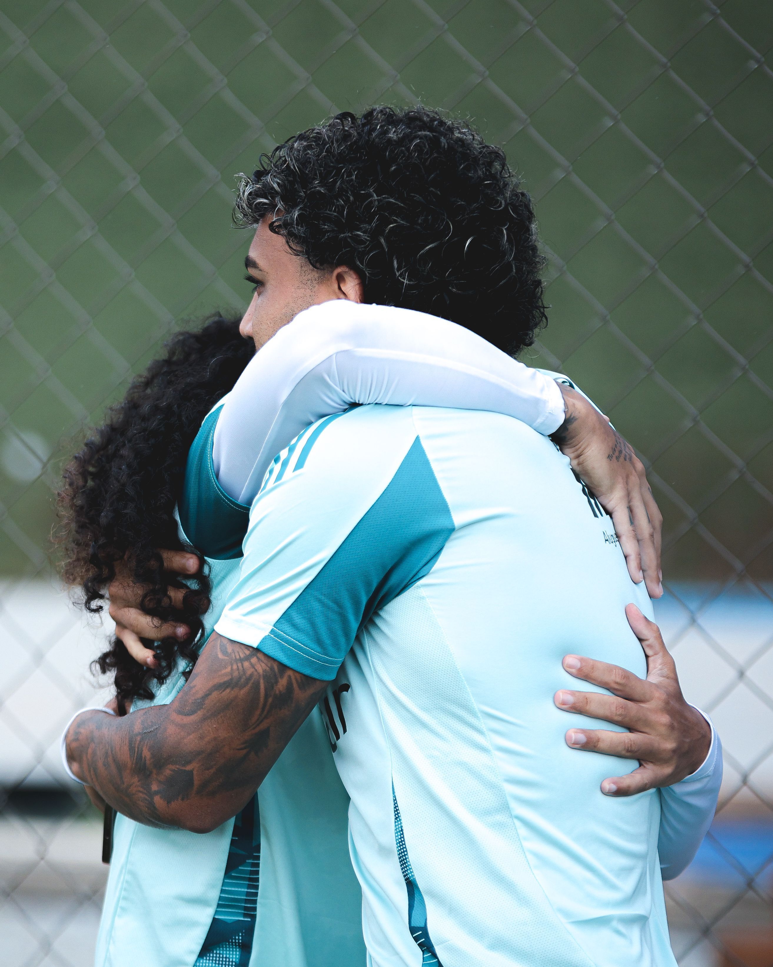 Destaque do Cruzeiro se rende a Gabigol e exalta convivência com o atacante