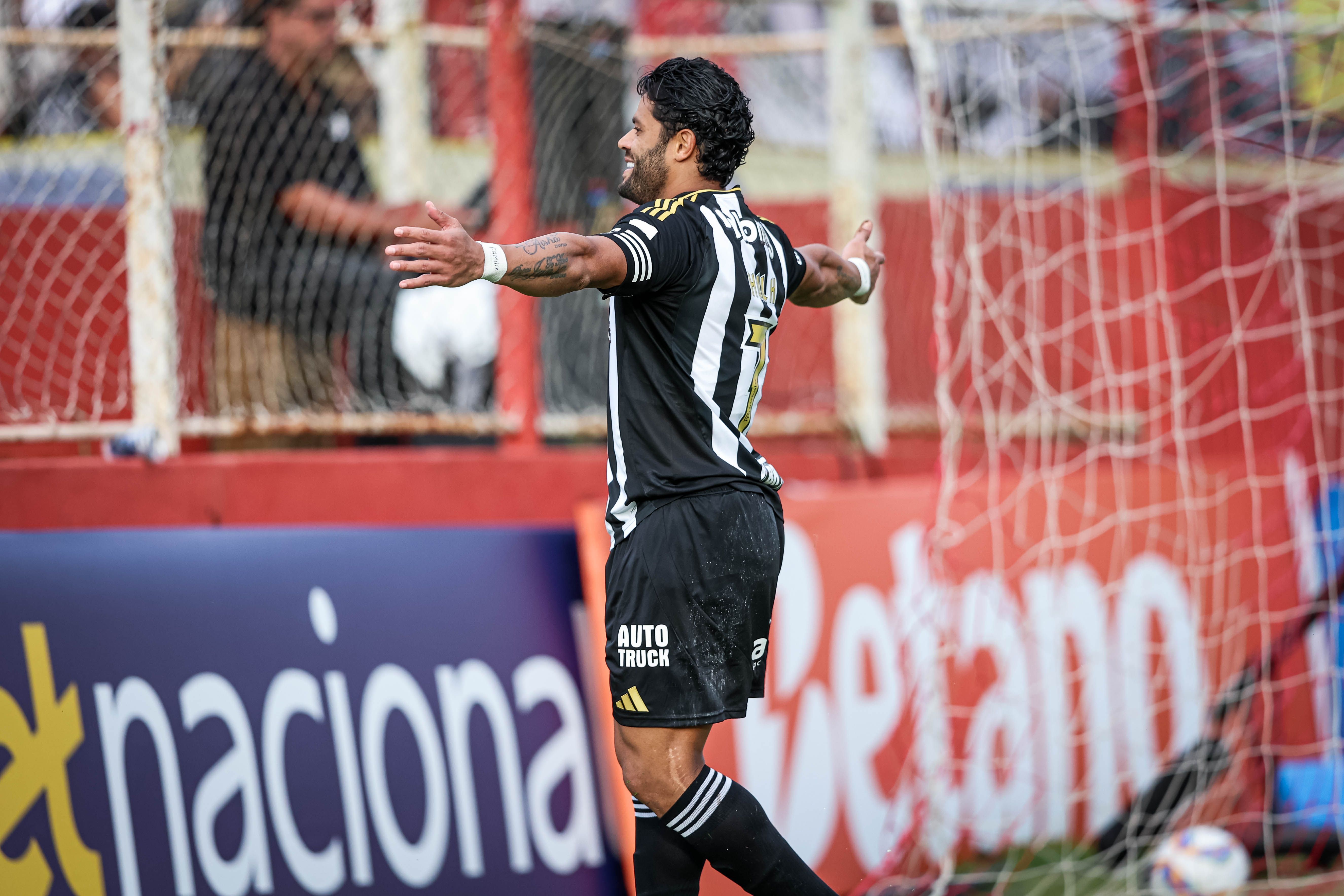 Hulk ultrapassa ídolos e atinge nova marca pelo Atlético