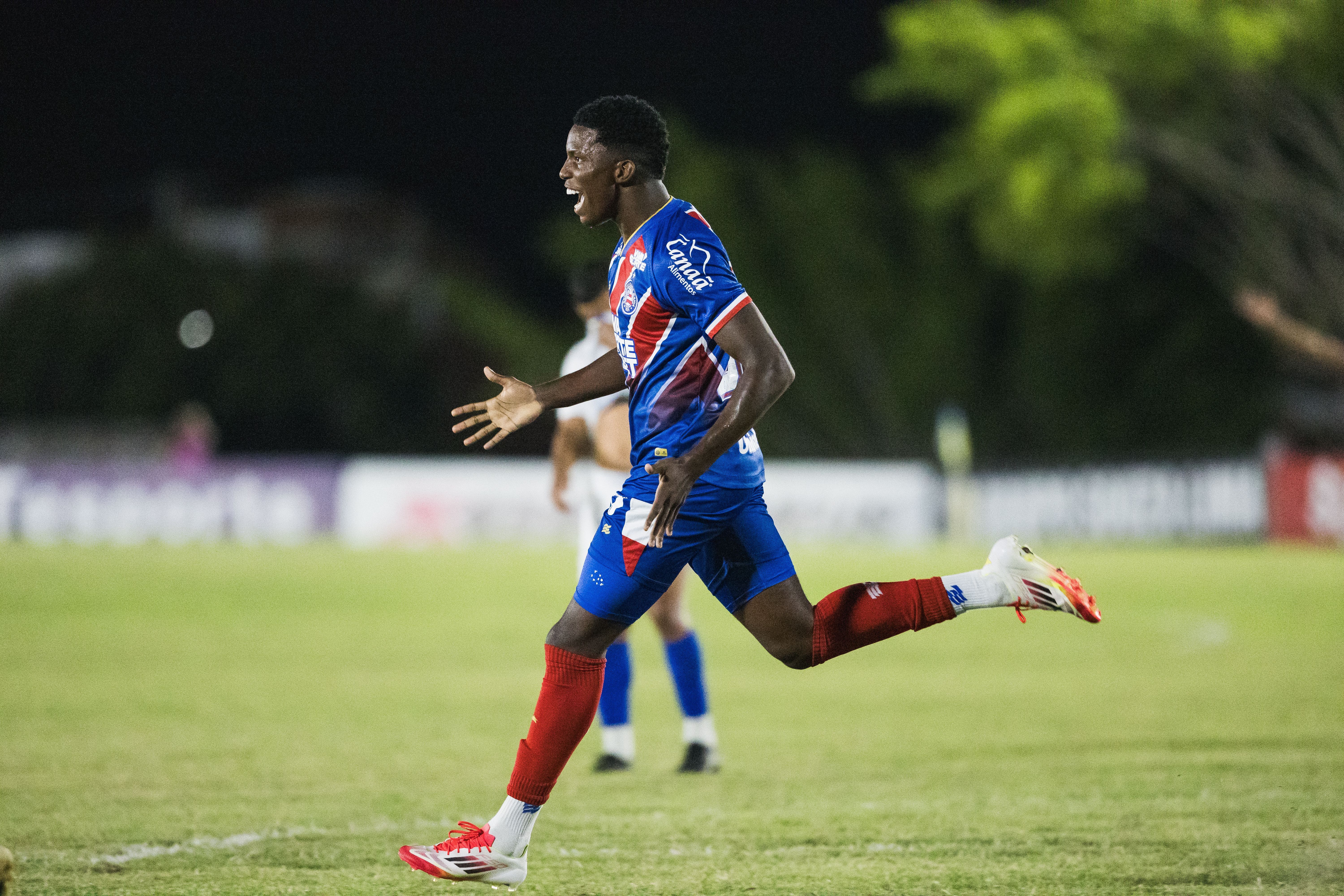 Joia do Bahia é convocada para a Seleção Sub-17 e lembra experiência na Europa