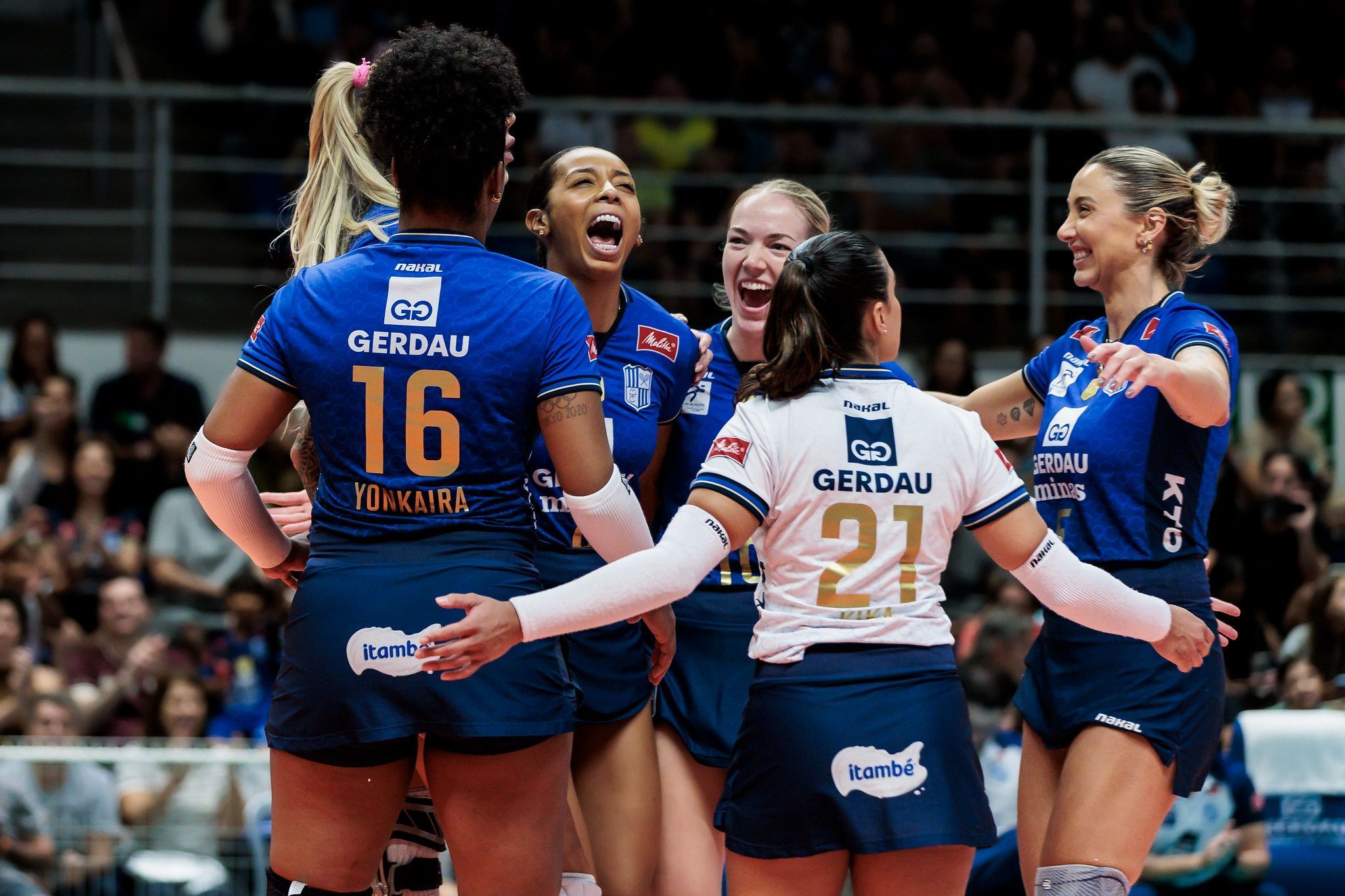 Gerdau Minas vence Barueri e assume a ponta da Superliga Feminina