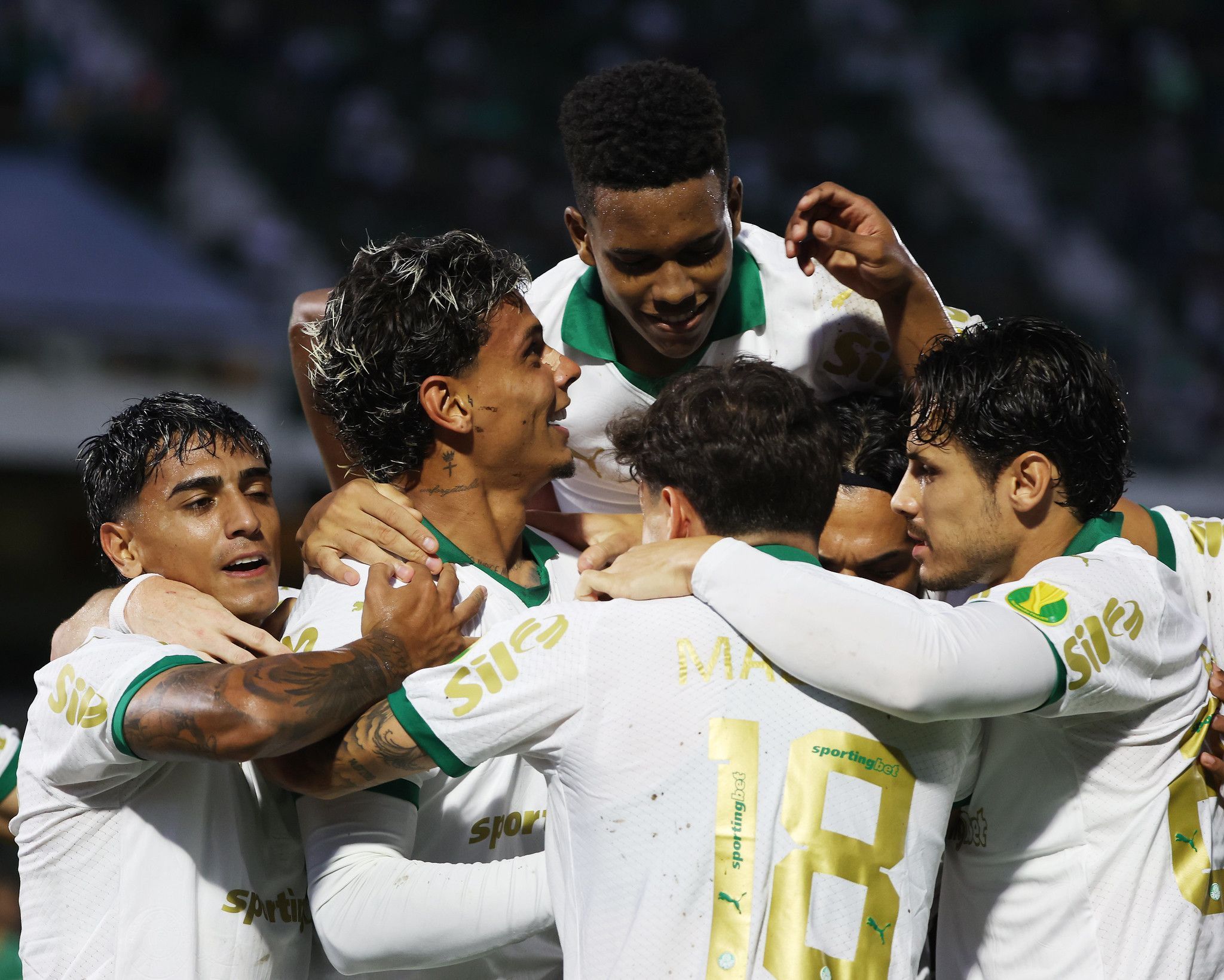 Com dois de Estevão, Palmeiras goleia Guarani e faz as pazes com a vitória no Paulista