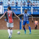 Zagueiro do Cruzeiro se destaca com defesa 'intransponível' em início pelo Avaí