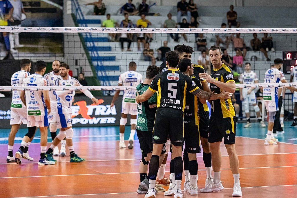 Praia Clube vence Vôlei Renata em casa e assume 3° lugar na Superliga Masculina
