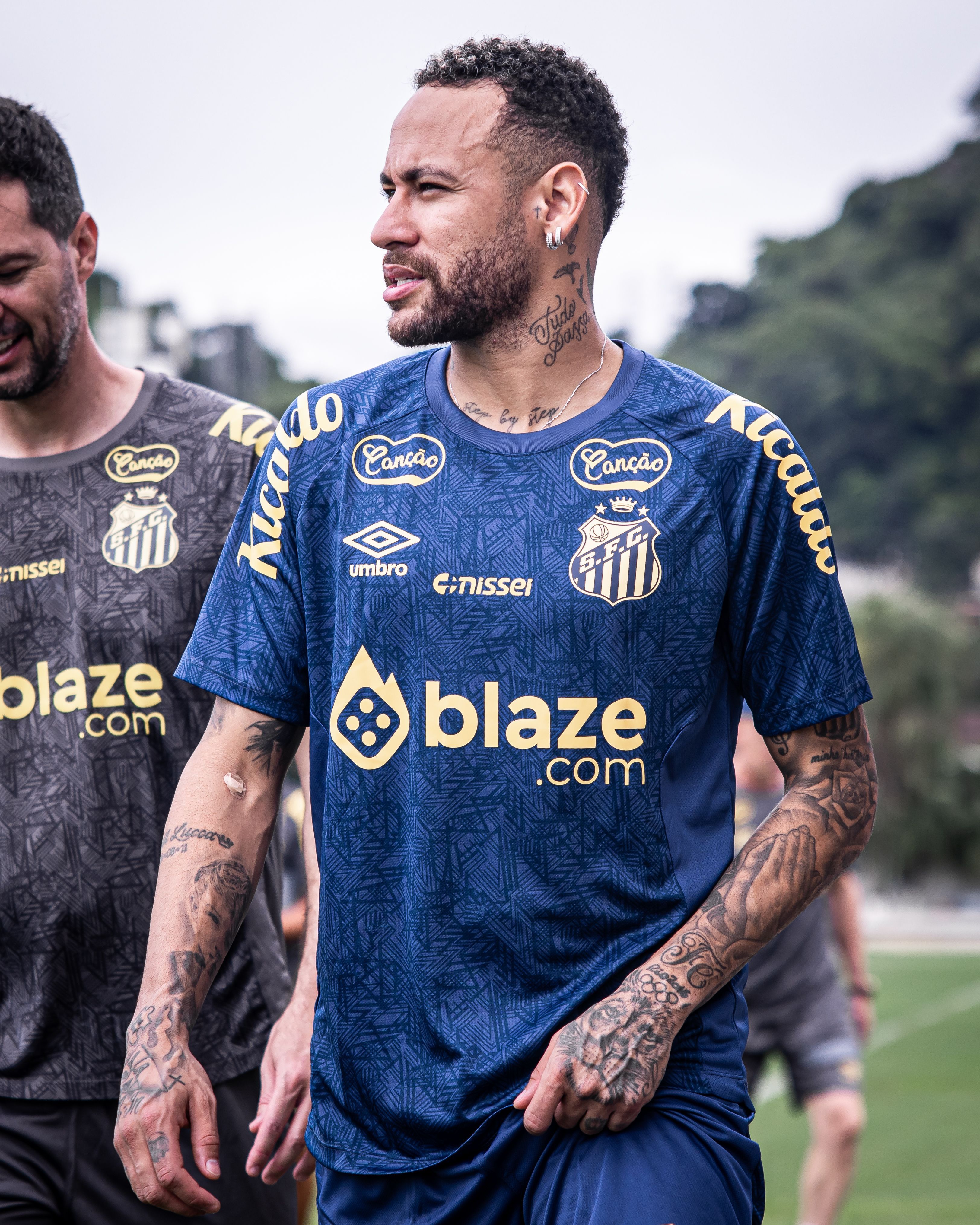 Santos registra contrato de Neymar e libera astro a reestrear pelo clube