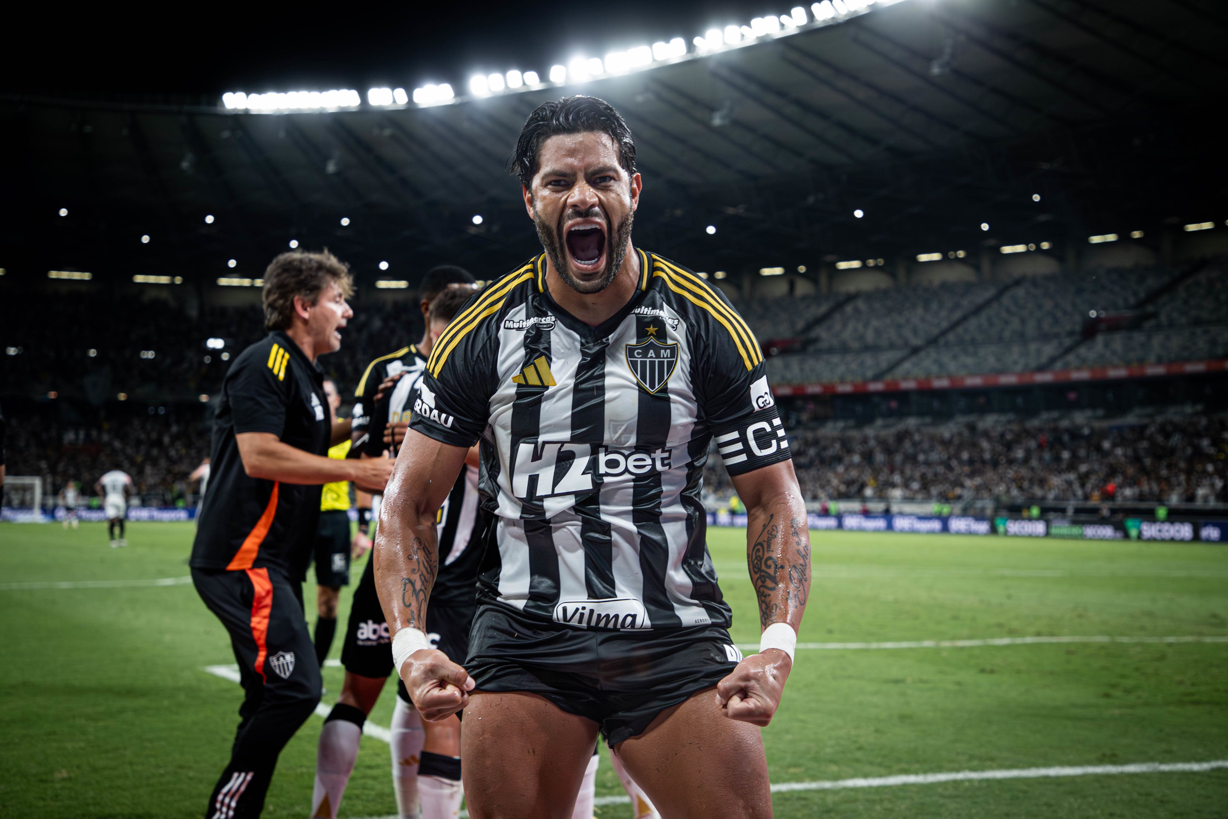 Com gol de Hulk, Atlético bate Athletic e assume liderança do Grupo A do Mineiro
