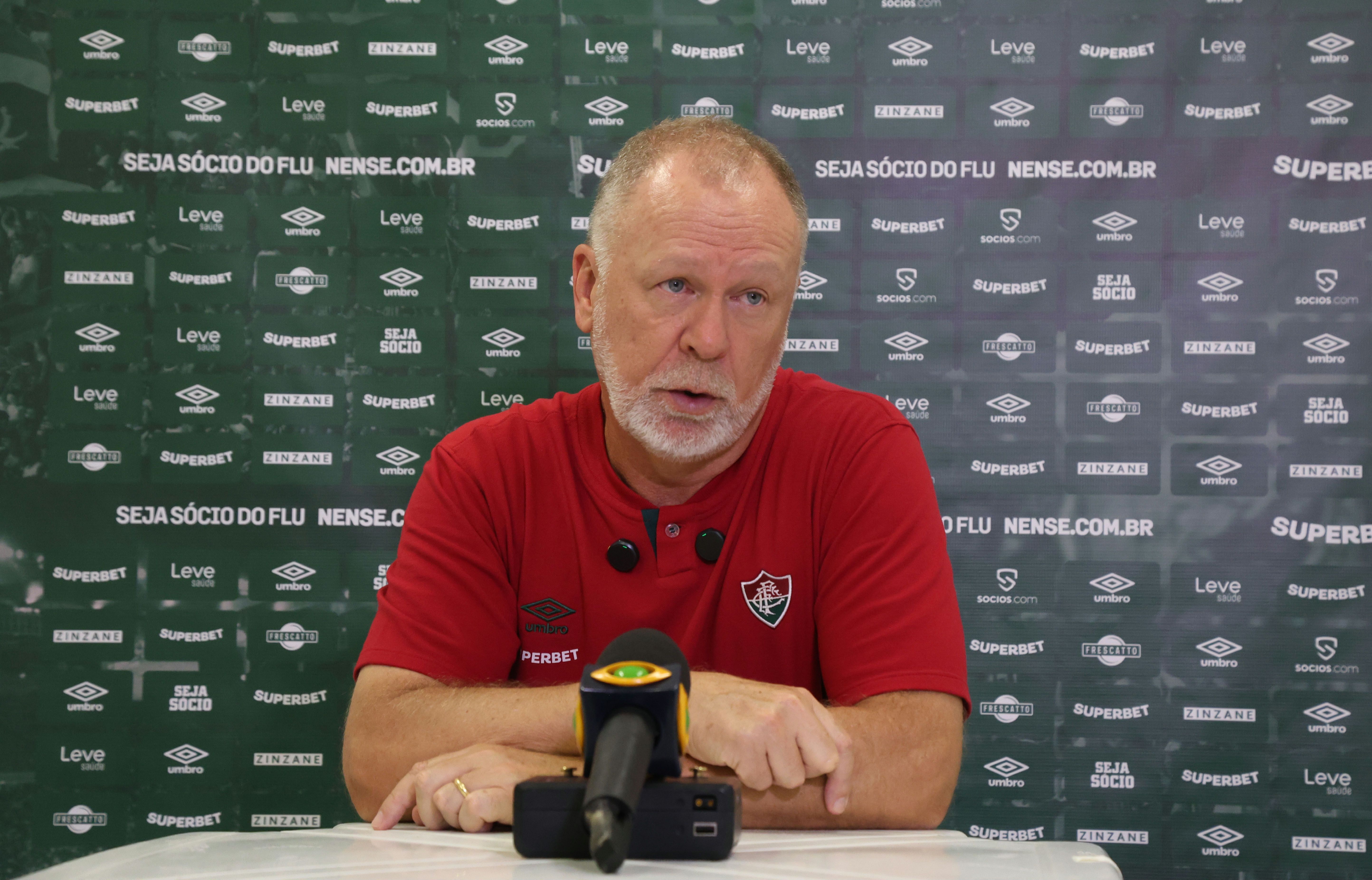 Mano Menezes traça planos do Fluminense no Carioca depois de vitória no clássico