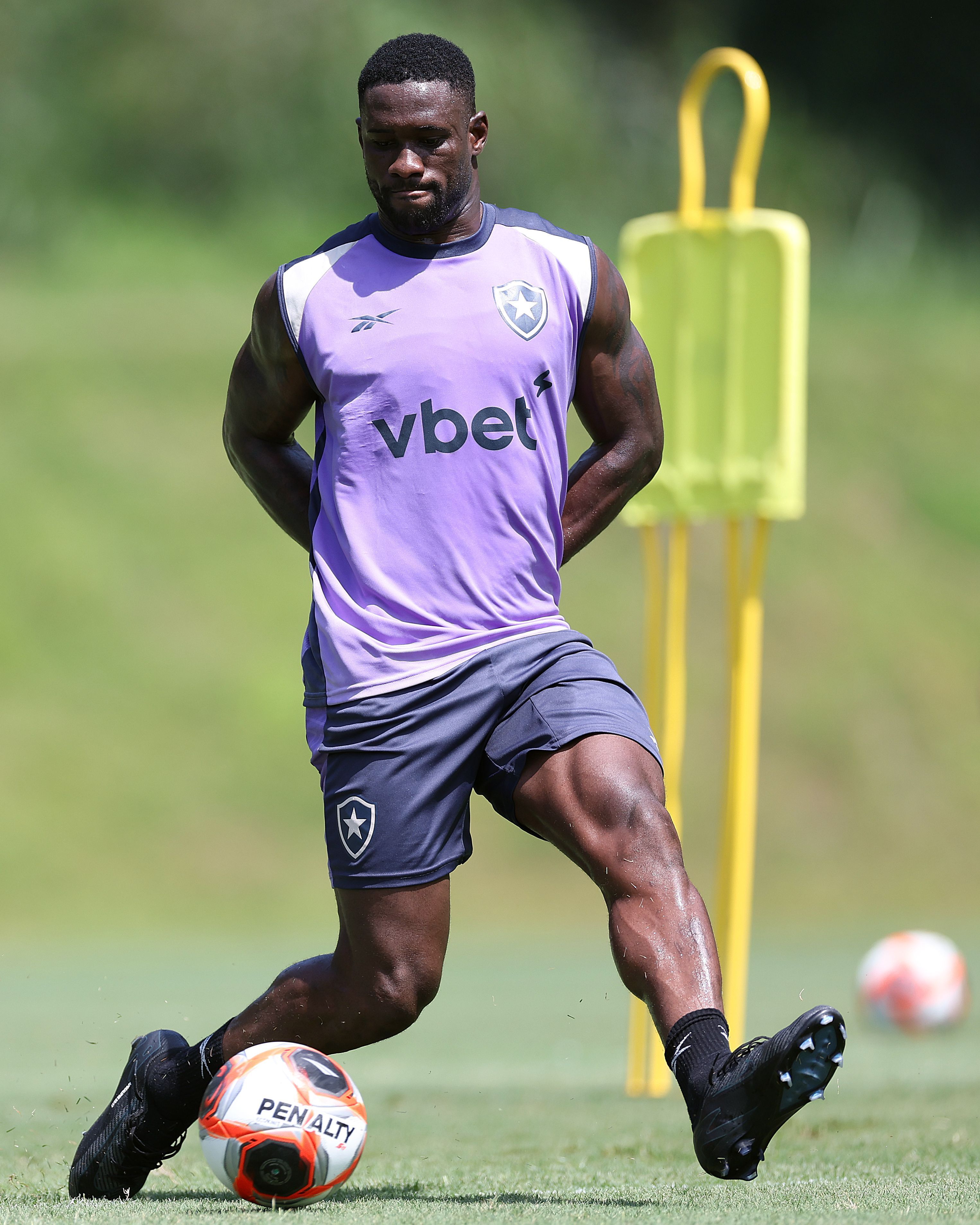 Recopa Sul-Americana: Bastos é desfalque no Botafogo, e Racing tem duas baixas