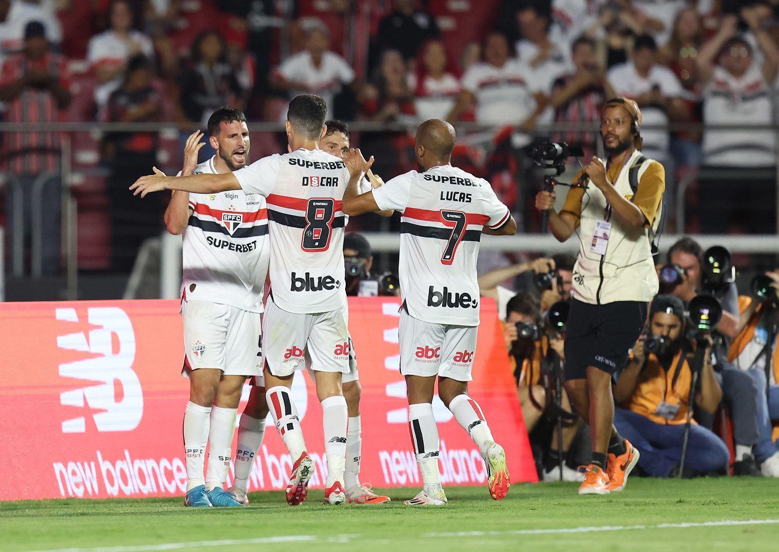 São Paulo recebe a Ponte Preta em busca da liderança e podendo ajudar o Palmeiras