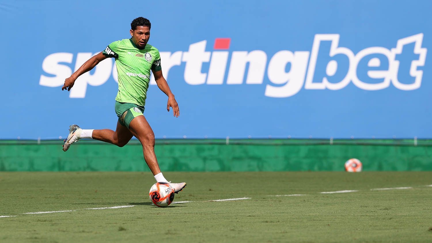 Alvo do Atlético, Rony segue 'encostado' no Palmeiras à espera de ofertas