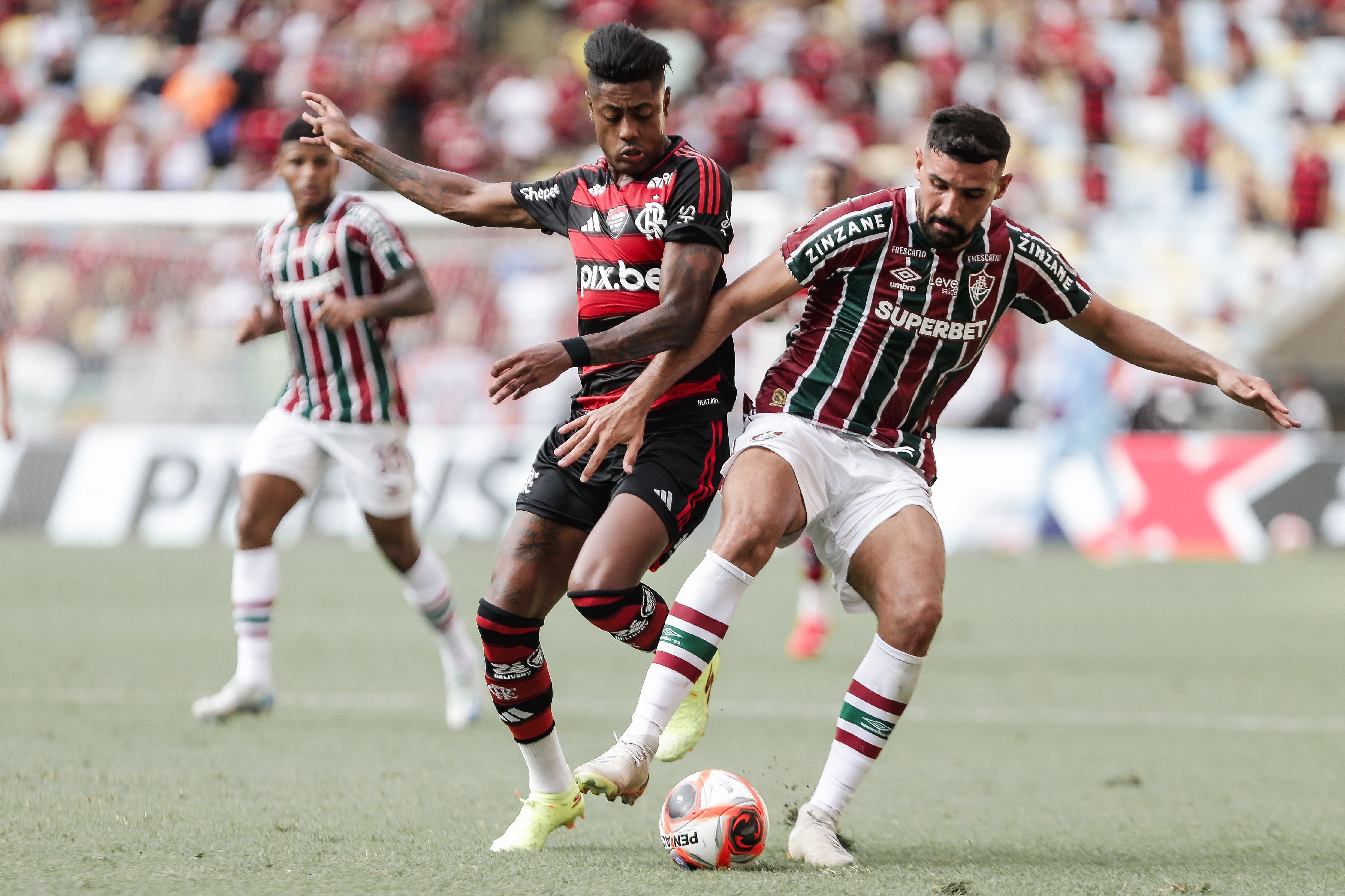 Em clássico de baixo nível, Fluminense e Flamengo empatam pelo Carioca