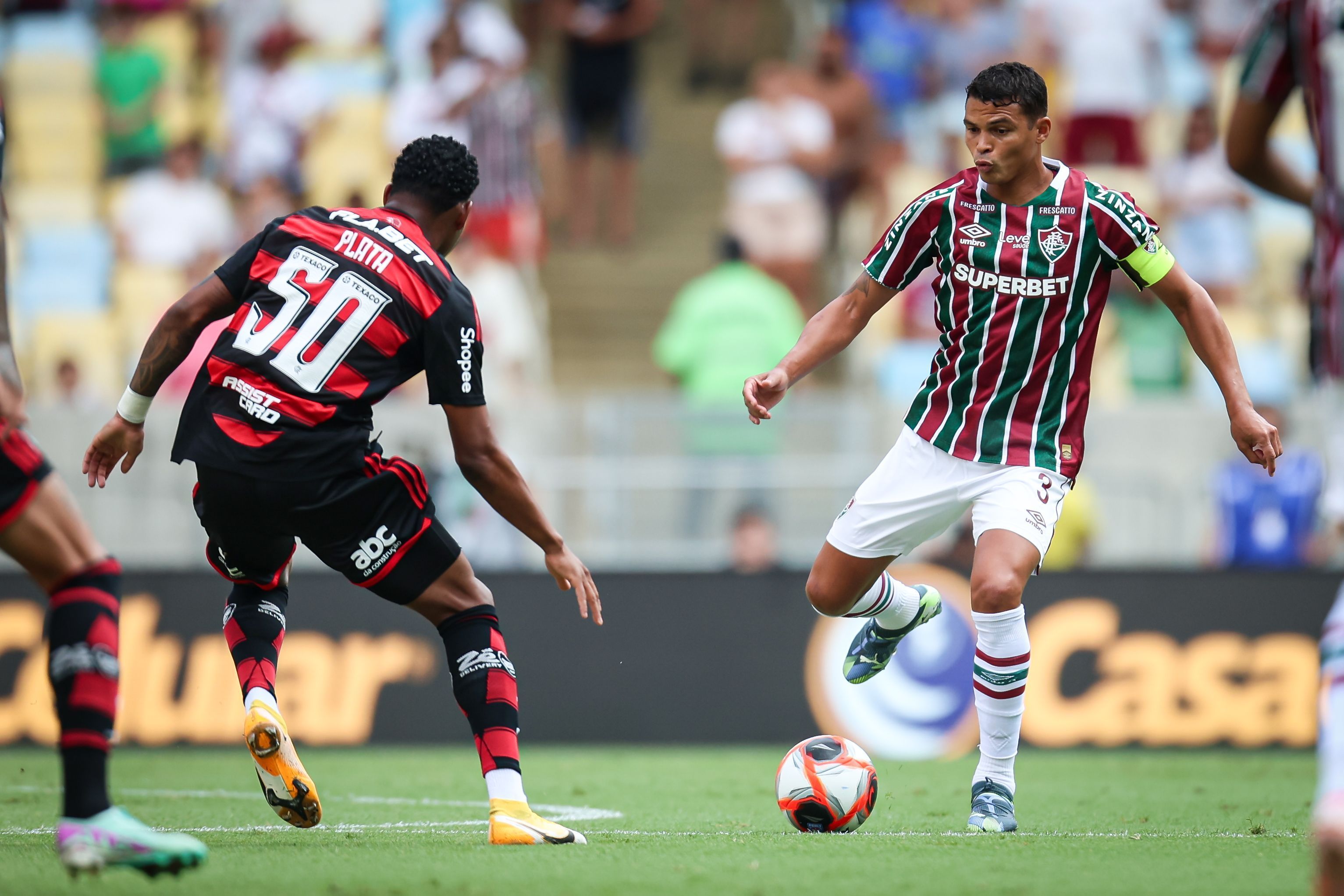 Responsáveis, Flamengo e Fluminense se 'unem' contra o gramado do Maracanã