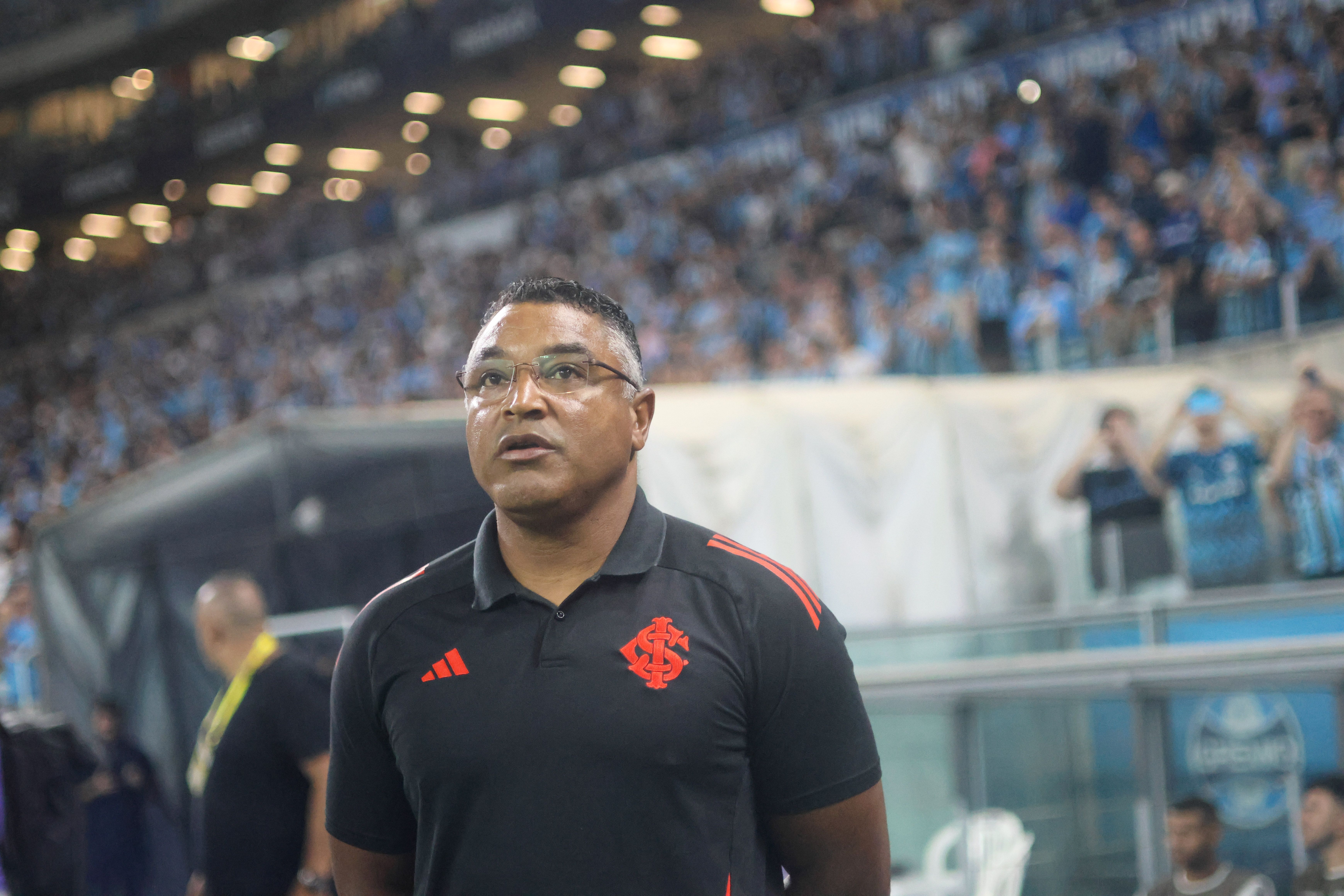Após empate no GreNal, Roger valoriza atuação do Inter e fala sobre expulsão