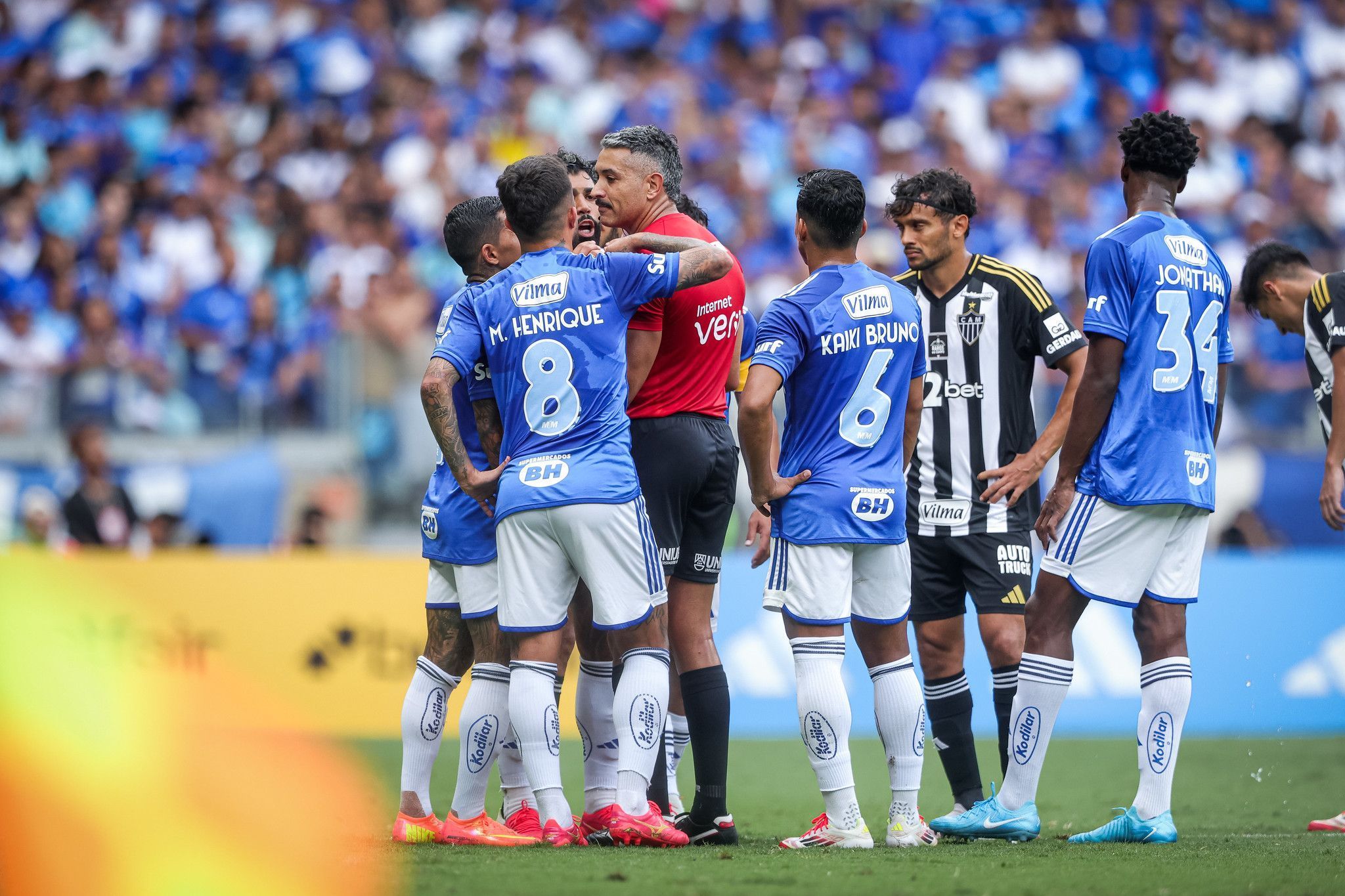 Cruzeiro toma decisão sobre arbitragem após clássico contra o Atlético