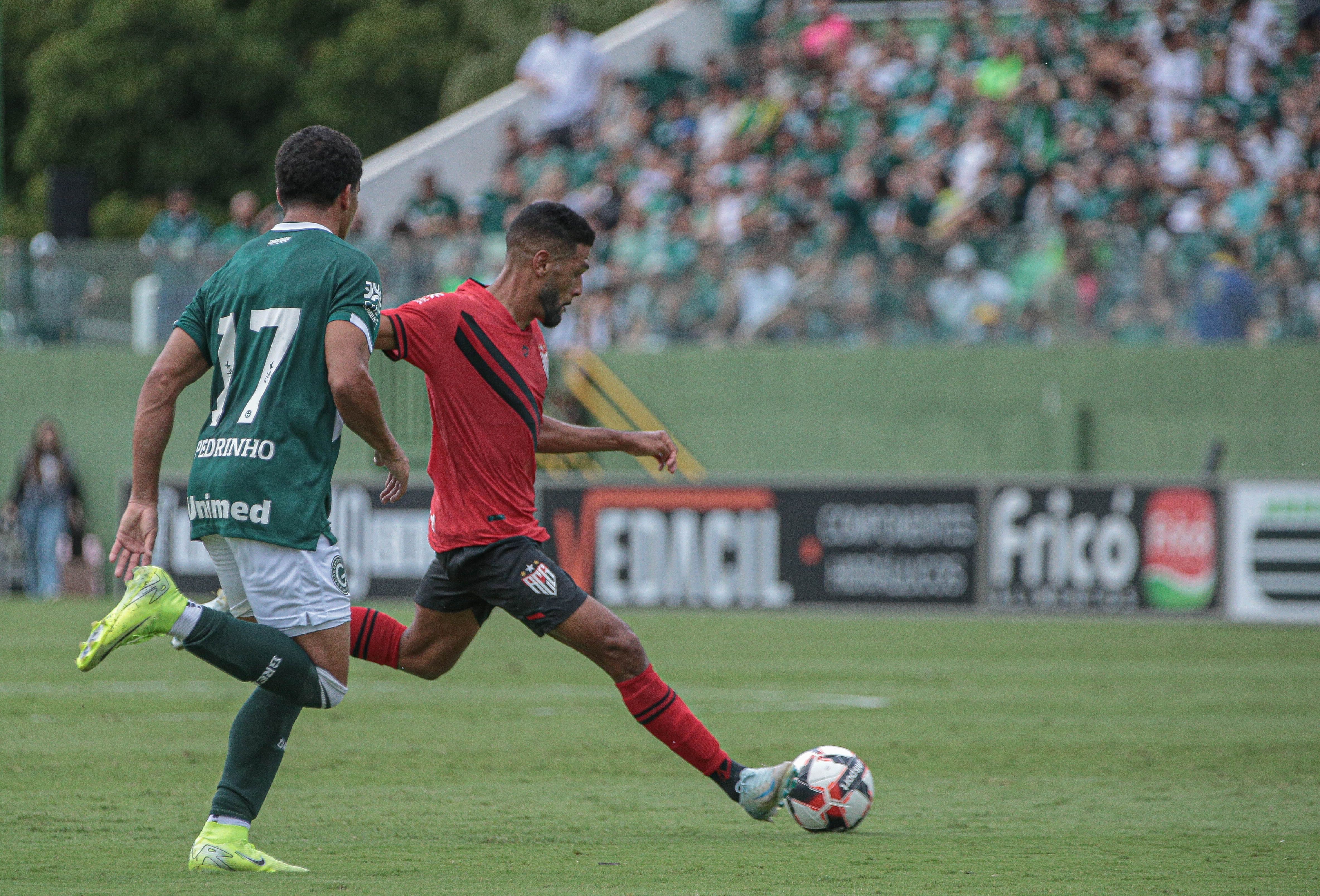 Alejo marca no fim, Atlético-GO bate Goiás e vence o primeiro Clássico do Equilíbrio do ano
