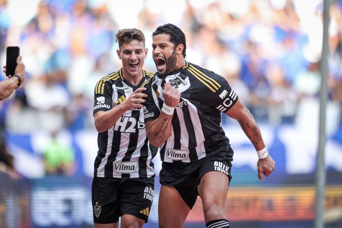 Hulk marcou dois gols na vitória do Atlético sobre o Cruzeiro