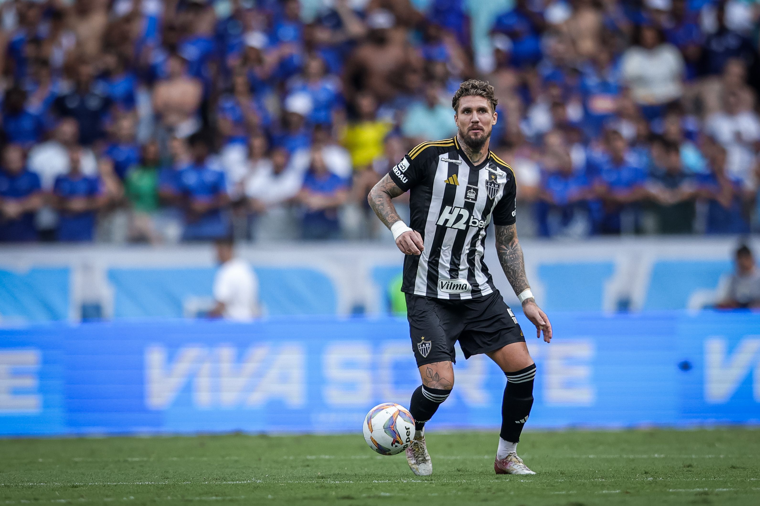 Lyanco, do Atlético, deveria ter sido expulso no clássico com o Cruzeiro? Ex-árbitro opina