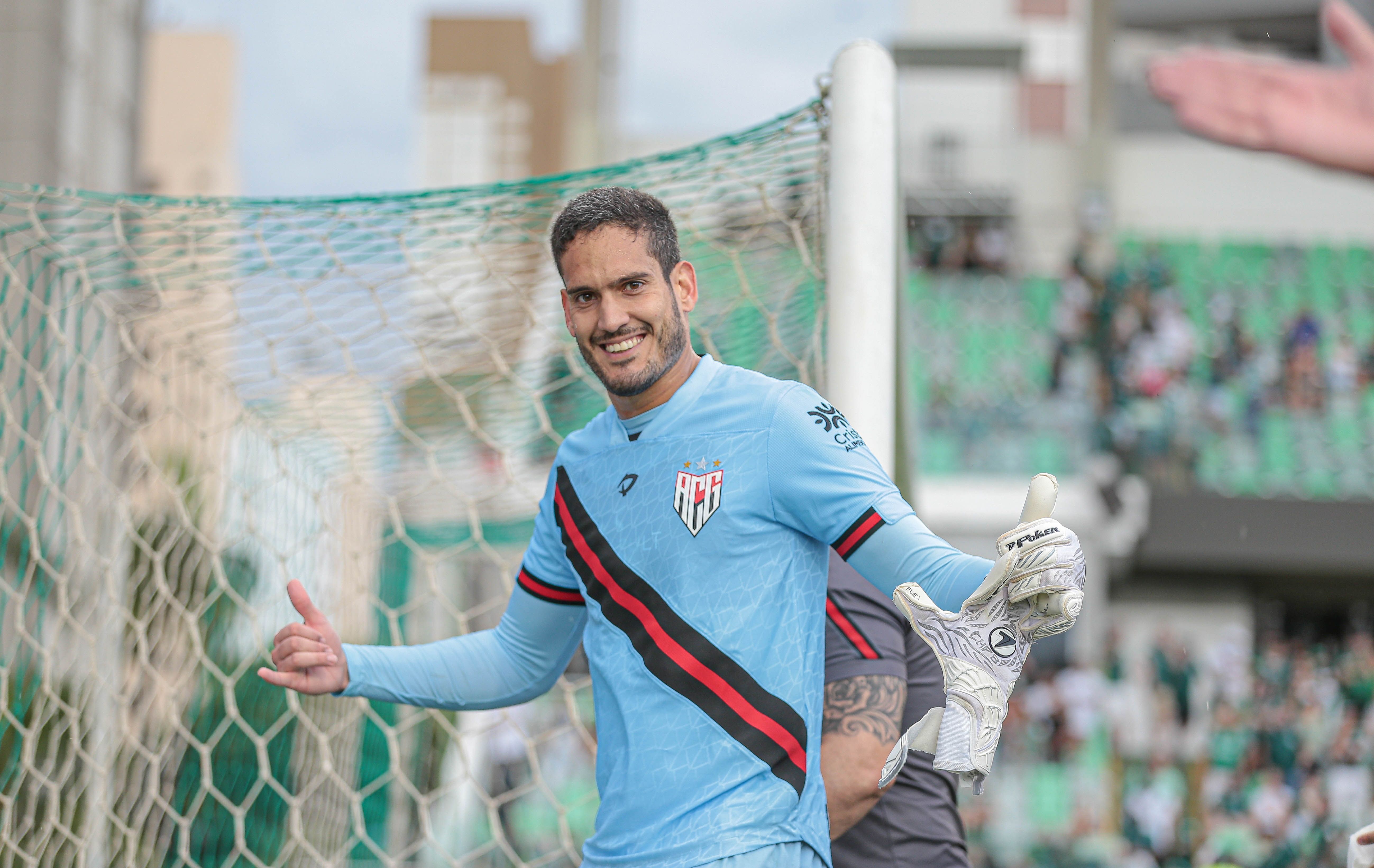 Bahia anuncia a contratação do goleiro Ronaldo, revelado pelo rival Vitória