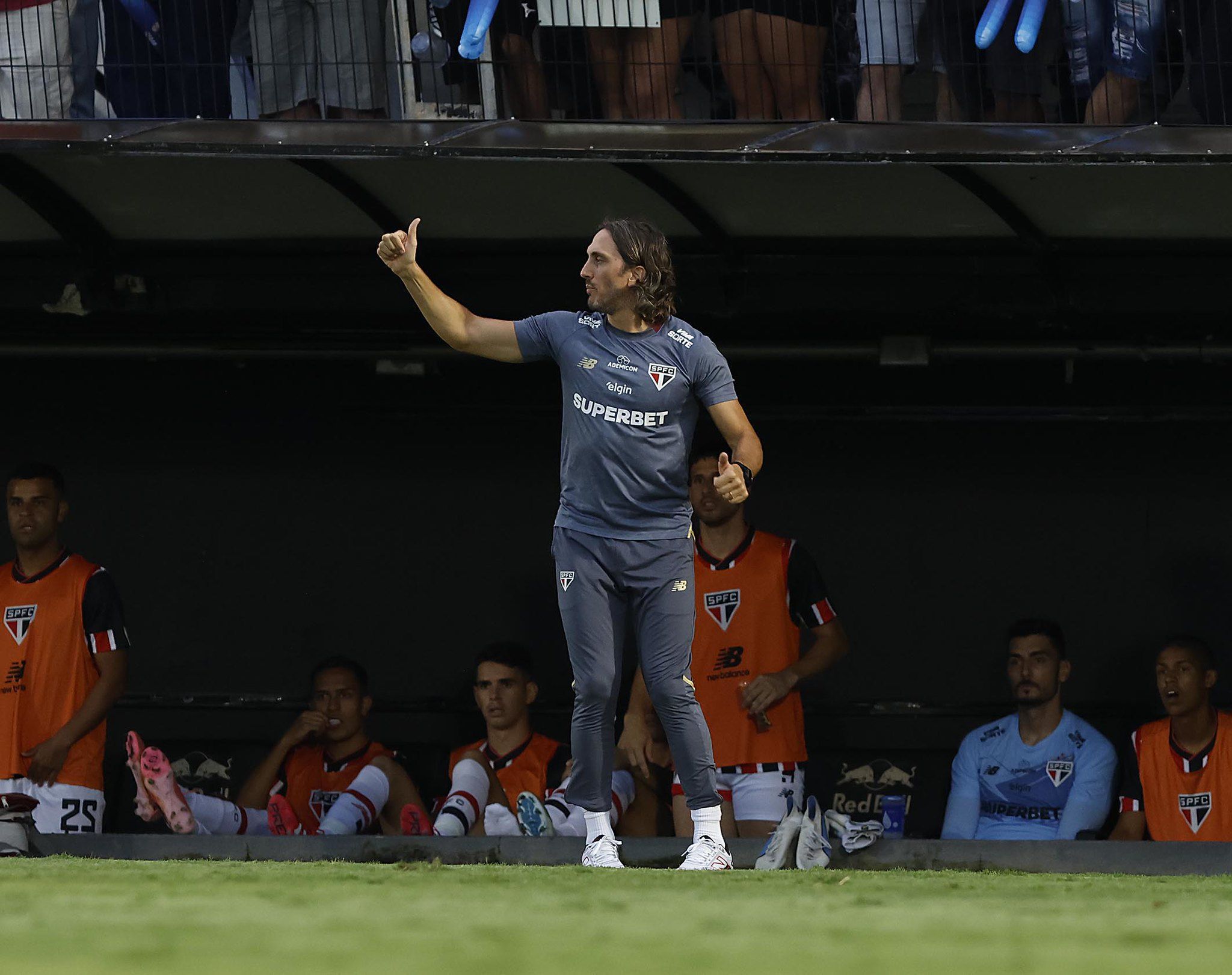 Zubeldía toma decisão sobre futuro de jogador encostado no São Paulo